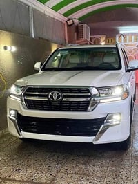 لاندكروزر V8 • ٢٠٢١ • ٩٠٠٠٠ كم
