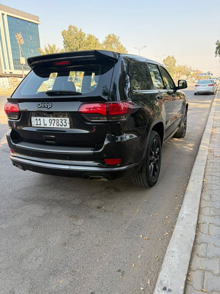 جيب 2019 كراند شيروكي
فول مواصفات ١/١ 
شكل S  
داخل اسود 
حادثه جاملغات 2 وبنيد مبدل مال S
رقم بغداد تحويل مباشر
  كير ومكينة كفالة بعدها  جديدة
‎ماشيه 56 الف مايل 
رادار جانبي نقطه عمياء 
سياقة الاليه مع تحديد المسار  
حجم المحرك: 3600
تو ويل بلادي
دبل سلايت بانوراما 
تشغيل عن بعد 
شفتات ستيرن 
جنطه كهربائي شفط 
دبل كزوز خلفي 
حساسات اماميه + خلفية 
بصمه تشغيل بصمه ابواب
سستم صوت 12 سماعة 
دمامي خلفي بلصندوك
قطعتين تبريد ثلج 
كشن خزن ميموري 3 وضعيات
 مقاعد جلد اصليه كهرباء (تدفئة+تبريد) 
 كشن خلفية تدفئه
تدفئه بلاستيرن 
مري  شفط 
مري قلاب ويه ال R
الداخل صاج ملكي  
 نظام_خرائط(نظام ملاحة)_Navigatio
 كامرة خلفية دوارة اصلية
 استيرن كهرباء +  تدفئة
 فول تحكم استيرن (جهتين امامي + جهتين
 مري _جانبي_تدفئة مرايا_جانبية_حساسة_للضباب_تعمل_
تلقائياً + اشارة بالمري 
 لايت عدسة زينون 
كشافات زنون 
زراكات لايت 
  باتري جديد تخم تايرات جديد
وياها كتلوكات الشركه 
السياره جديده بمعنئ الكلمه ولا كلوب مشتغل بلدشبول حته السيرفز طافي وتايرات كله نظيفة ومبيها اي نقص  
للاستفسار /***********
مكاني بغداد شارع فلسطين
