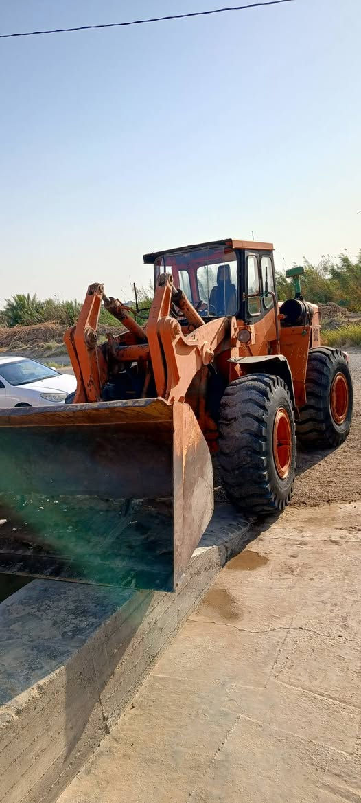 للبيع شفل فالفو حجم 80 جاهز للعمل كير ومحرك خير من الله رقم بصره اسود فحص مؤقت للتواصل ***********
