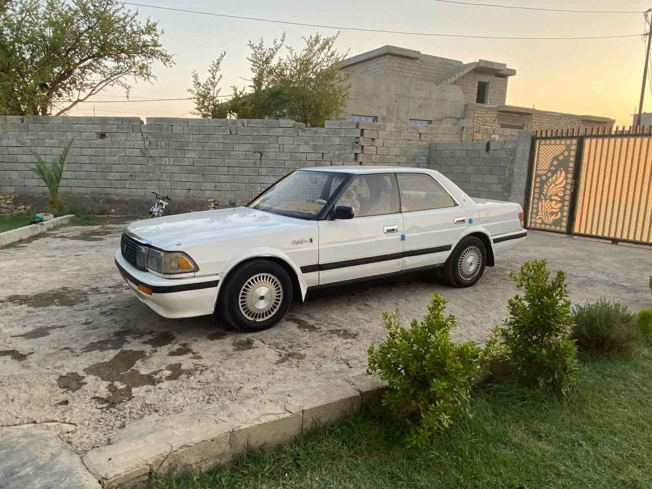 مستعجللل على البيع
كراون هارتوب رقم انبار بأسمي سنويه لحد ٢٠٢٨
كير ومكينة 2500 بطه مكفولات 
كهربائيات كلها شغاله ماناقصها گلوب
صدر جديد 
غرفه جديده 
كشنات كهرباء 
گيجات كهرباء
ثلاجه خلفيه
منظومه تبريد كامله 
سيارة جاهزة وحيل حلوه
وترايك وين متريد
 مكاني الرمادي
***********
