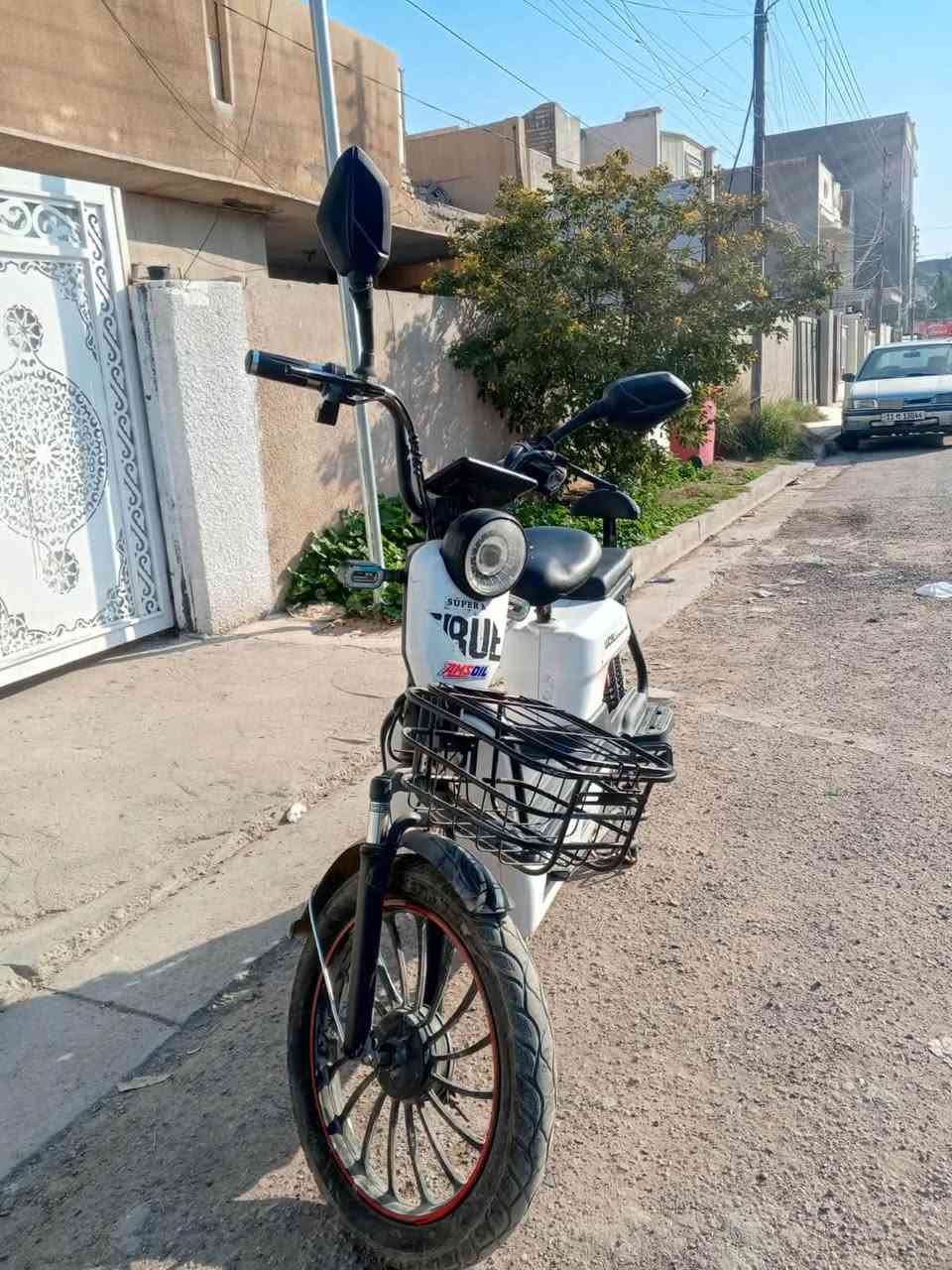 السلام عليكم 
عندي دراجه حجم 20 اللبيع 
تجي 5بطاريات 
دراجه مصارله هويه عندي 
نقص لبدراجه بس كشن 
سعره 250 بيه مجال 
رقم ***********
