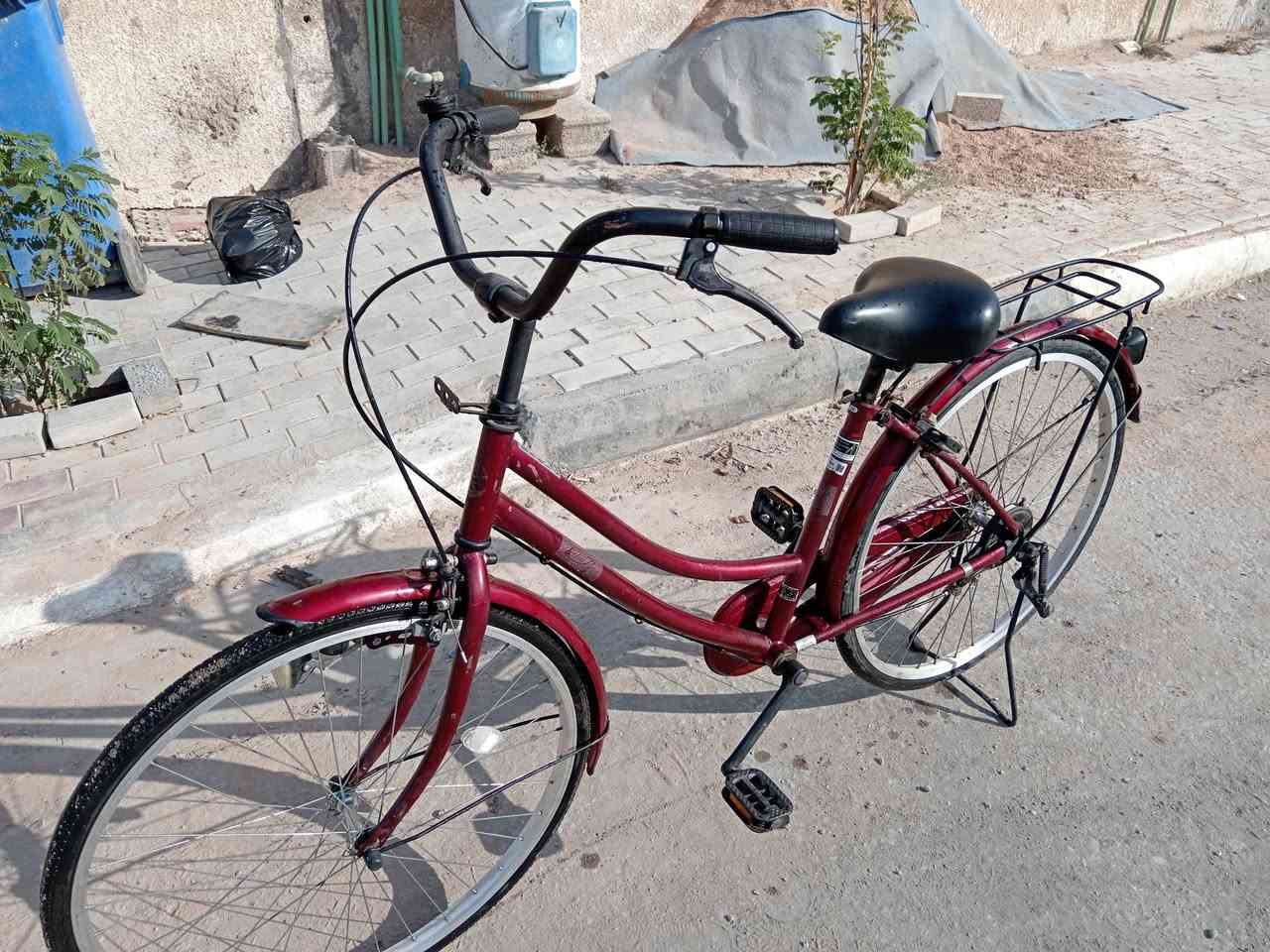 للبيع: بايسكل ياباني أصلي
 * الموديل: Patio ياباني
 * الحجم: 26
 * النظافة فول وشرط شغال  (تكير، كابح، وقفل بلادي)
 * سعره 90 الف وبيه مجال قليل 
للتواصل فقط واتساب ***********
مكاني كربلاء الحسينيه العطيشي
