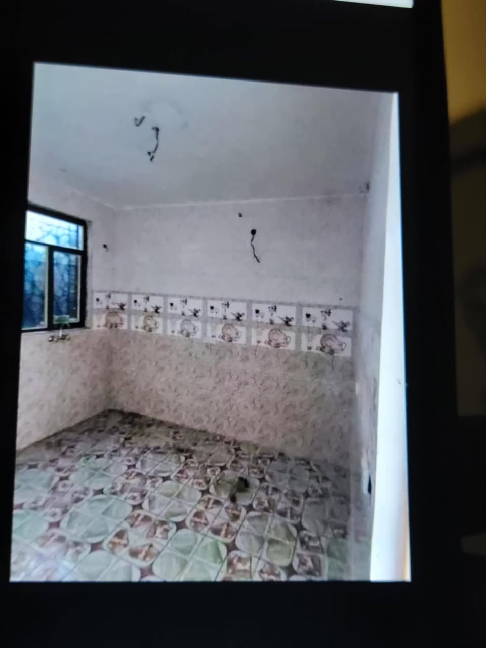 بيت للايجار الدوره هور رجب شارع الاذاعه مساحه ١٠٠متر للإستفسار ***********
