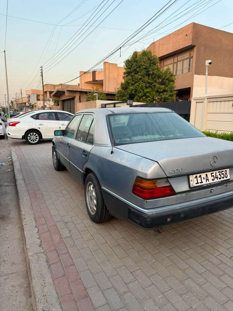 مارسيدس دب موديل 1988
سياره من ناحيه المحرك نضيفه جدا 

تبريد كير محرك كله وكاله 

للتوصل الرقم ***********
الرجاء للتواصل واتساب
