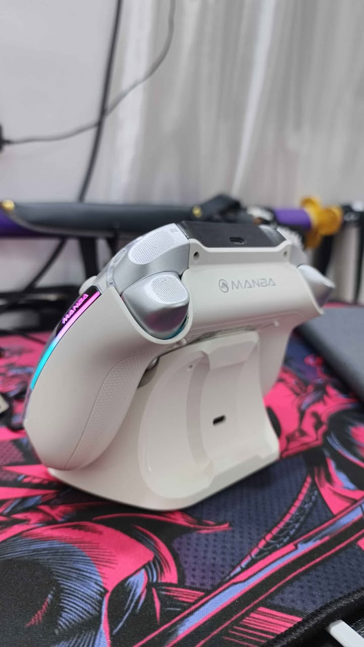 دەسکێکی نایابی مونبا وەن گەیمینگ وایەرلێس

---

🎮 MANBA ONE – Gaming Controller 🔥

ئەگەر بەدوای Gamepad ـێکی پڕ لە تایبەتمەندی دەگەڕێیت، Manba One هەڵبژاردەیەکی زۆر باشە 😎

✨ تایبەتمەندییەکان: 🎨 Full Color LED Screen
🎮 Hall-Effect Joysticks
⚡ Linear Hall-Effect Triggers
🔘 4 Remappable Back Buttons
دوگ مەزیایەی

📱 پشتگیری Android / iOS
💻 کارکردن لەگەڵ PC
🎮 پشتگیری Nintendo Switch
📡 Wireless + USB Connection
🔋 لەگەڵ Charging Dock ـی تایبەت

💎 دیزاینی جوان + کۆنترۆڵی ورد + شاشەی تایبەت بۆ ڕێکخستنەکان

📦 بەردەستە بە ڕەنگی سپی
📩 بۆ نرخ و داواکاری پەیام بنێرە

MANBA ONE — Play Different. 🎮🔥

--- شمشمل, السليمانية

