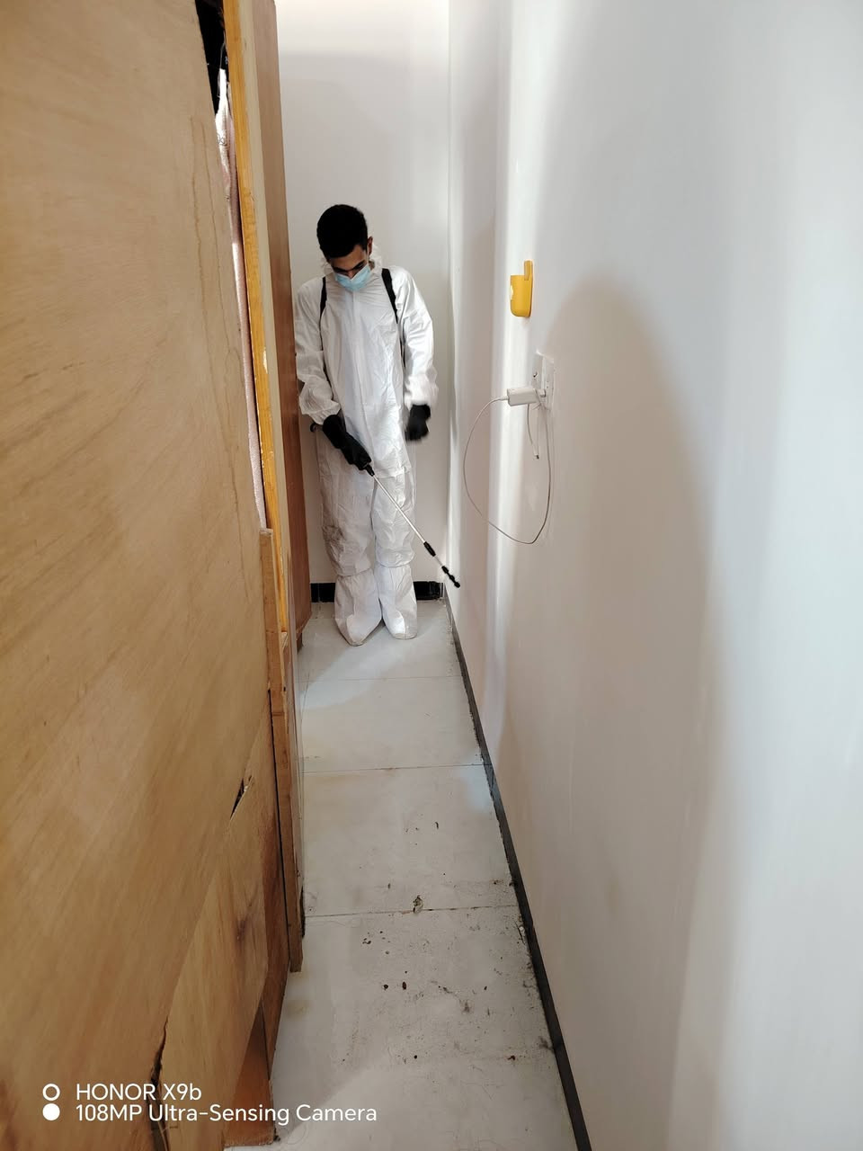 على بركة الله الى سكنة مجمع ما بين الحرمين نعلن لكم أفتتاح مشروع مكافحة حشرة الأرضة في المجمع وبأسعار تنافسية وبمواد أصلية وفعالة من أجود أنواع المبيدات القوية مع الضمان على المواد والعمل وهاي نموذج بسيط عن عملي داخل المجمع وسترون النتائج ان شاء الله

للحجز والأستفسار الأتصال على الرقم *********** او على الواتساب

نص مكتوب في الصور:
- بيتك أمانة.. ونحافظ عليه مكافحة حشرة الأرضة في مجمع مابين الحرمين لأن بيتك يستحق الحماية .. نقدم لك حلولاً فعالة وآمنة لمكافحة الأرضة والنمل الأبيض، مع خبرة واحترافية عالية. مكافحة الأرضة والنمل الأبيض معالجة أماكن الإصابة فحص وتحديد أماكن الإصابة حماية الأثاث والأبواب والأرضيات خدمة منزلية وبأسعار مناسبة أمان على العائلة مواد آمنة وفعالة سرعة في التنفيذ تخلص من الأرضة قبل أن تتوسع وتدمر ممتلكاتك التخلص من المستعمرات معالجة السطوح معالجة الحقن للحجز والاستفسار *********** النجف / الحيدرية معاً .. لبيئة خالية من الآفات
- HONOR X9b
- 108MP Ultra-Sensing Camera
- O HONOR X9b