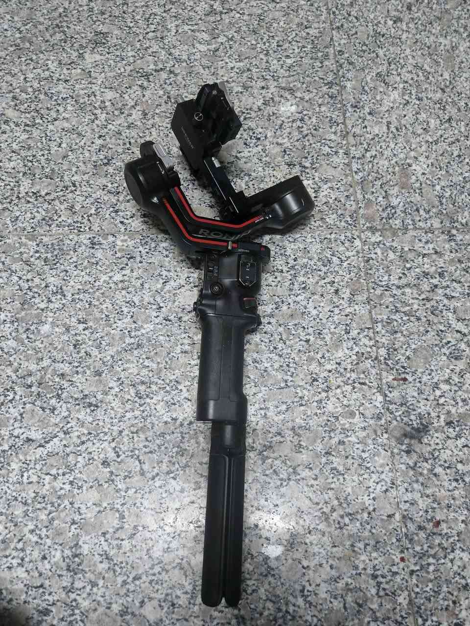 السلام عليكم
للبيع بسعر مناسب 
رونن rs3 
نضافة 98℅ 
شرط الشغل ماداخل تصليح مع جميع ملحقاته 
السعر ٣٥٠ 
______ 
كامرا نيكون 7100 
نظافة 90% 
مع كارتون بدون بطارية 
شرط الشغل ما داخله تصليح 
السعر ٣٧٥ 
_______
مكاني ذي قار
 للاستفسار الاتصال على الرقم التالي أو واتساب 
***********
