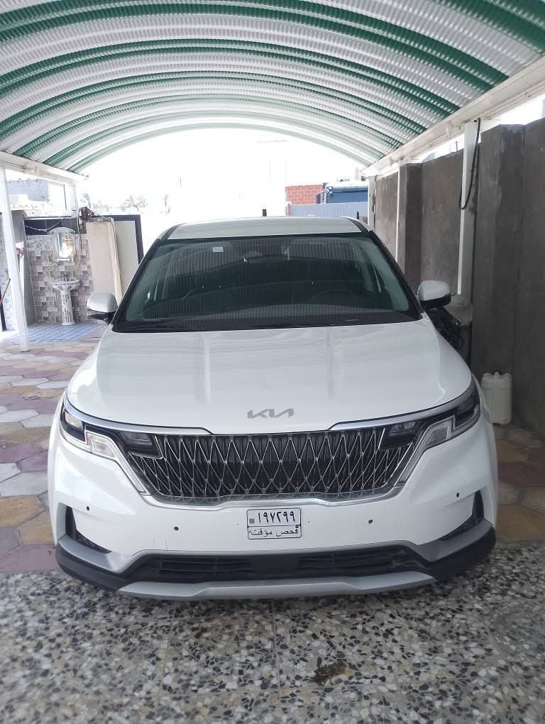 السلام عليكم كيا كرنفال 2024 حادثها دعاميه وبنيد  نفس اللون  يعني سيارة مابيها صبغ سيارة جديدة بحالة الوكالة دخول جديد ماشية ٢٦ الف كاملة مابيها اي نقص سيارة مالت جناي رقم  بصرة للتواصل ***********

🚐 المحرك والأداء

* V6 3500  سعة 
* قوة 290 حصان عند 6,400 دورة.
* عزم 262 lb-ft ≈ 355 نيوتن متر.
* محرك تنفس طبيعي، وليس تيربو.
* ناقل حركة أوتوماتيك 8 سرعات.
* الدفع أمامي FWD.
* البنزين الموصى به 87 أو أعلى.
* خزان الوقود 19 جالون ≈ 72 لتر. 

👨‍👩‍👧‍👦 المقاعد

الـLX الأمريكية تأتي أساساً 7ركاب، وهناك LX Seat Package يتضمن مقاعد 7ركاب 

🛞 التجهيزات

* جنوط ألمنيوم 17 إنش.
* إضاءة LED نهارية.
* أبواب جانبية كهربائية.
* تشغيل بصمة/مفتاح ذكي مع زر تشغيل.
* تكييف أمامي وخلفي.
* شاشة 8 إنش.
* Apple CarPlay وAndroid Auto لاسلكي.
* 6 سماعات.
* كاميرا خلفية.
* مثبت سرعة.
* فرامل إلكترونية مع Auto Hold. 

🛡️ أنظمة الأمان

الـLX الأمريكية مجهزة بشكل جيد جداً:

* تحذير النقطة العمياء Blind Spot.
* تحذير حركة المرور الخلفية.
* المحافظة على المسار.
* متابعة المسار.
* تحذير اصطدام أمامي مع اكتشاف السيارات والمشاة.
* تحذير خروج آمن من السيارة.
* مراقبة ضغط الإطارات.
* 7 وسائد هوائية، منها وسادة للركبة للسائق. البصرة, العراق
