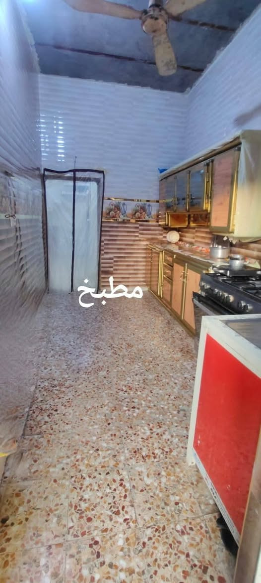 بيت طابو للبيع المكان حي الحسين الجديد بجه الناظم قبل دربونه عن منطقه ابو حوراء الزراعيه 
البيت طابق واحد بناء عكاده  المساحه 150م. بناء البيت 2013 
السعر 100مليون بيه مجال قليل الاستفسار *********** او مراسله الصفحه .
