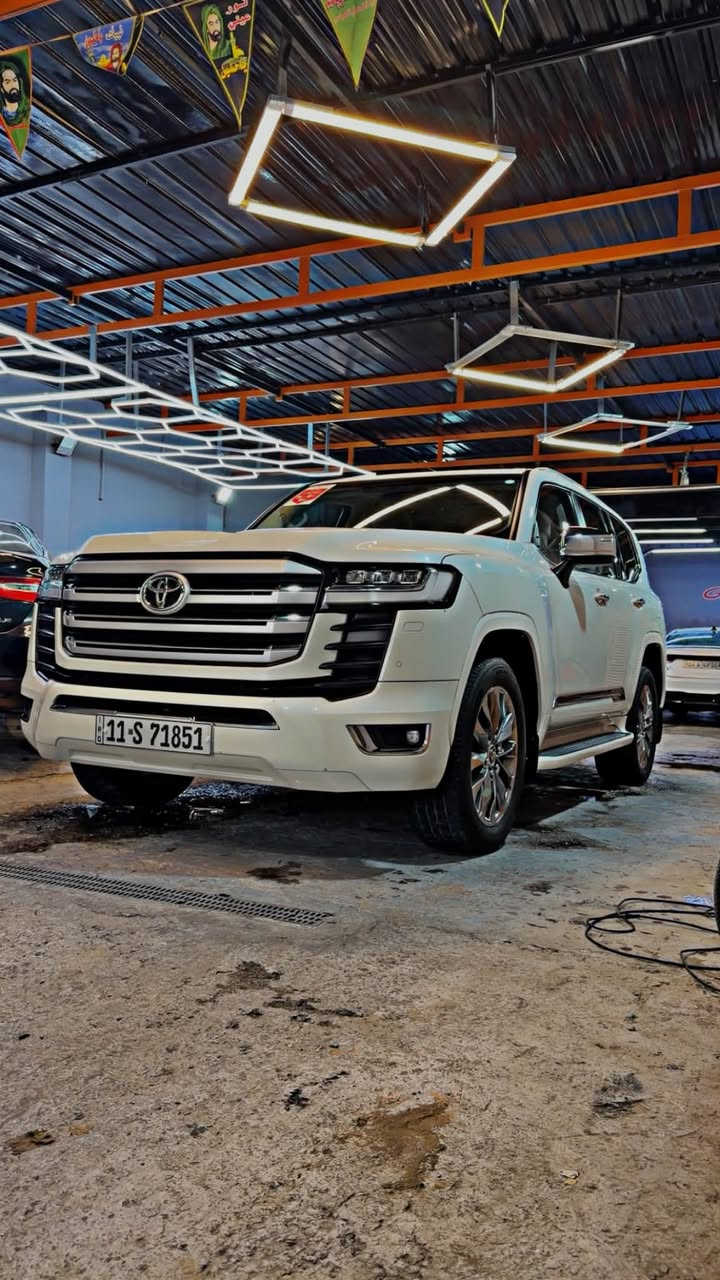 لاندكروز VX • ٢٠٢٣ • ٨٧ الف