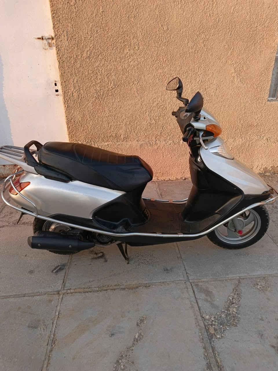 السلام عليكم 
سبيسي ياباني للبيع دراجة نظيفه كلش 
كهربائية كلها شغاله شكو شي بيها شغال 
مكان كوت.  قضاء الاحرار. 
تواصل على هذا الرقم 
(***********).
