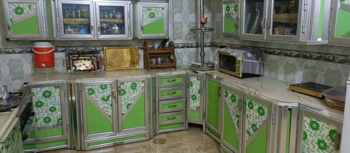 سلام عليكم كاونتر نضيف ست قطع نضيف سعره 400 رقم الهاتف ***********
