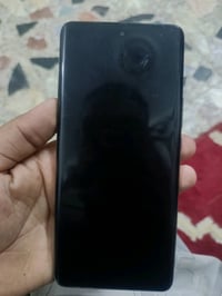 تليفون للبيع من بدل بي اي شيء بس هذا الظهر طقعبي اي شيء ما مفتوح بيه ت...