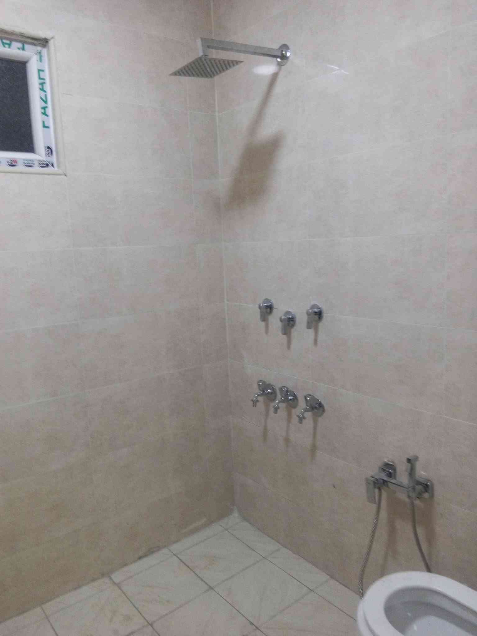 للبيع الدوره حي دجله زراعي قرب ماركت الساعه100م3غرف نوم صحيات2 مطبخ وستقبال طرمه زيرو ممسكون كامل من كل النواحي موقع كلش حلوه ***********

نص مكتوب في الصور:
- جود واتساب