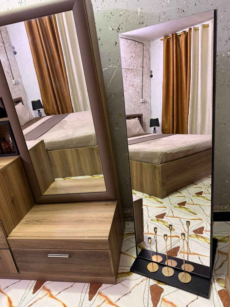 غرفه تركيه 8 قطع سرير مخزن جك نظيفه جدااا مابيها اي ضرر. مكان بغداد اي استفسار اتصال عل الرقم ‏‪***********
