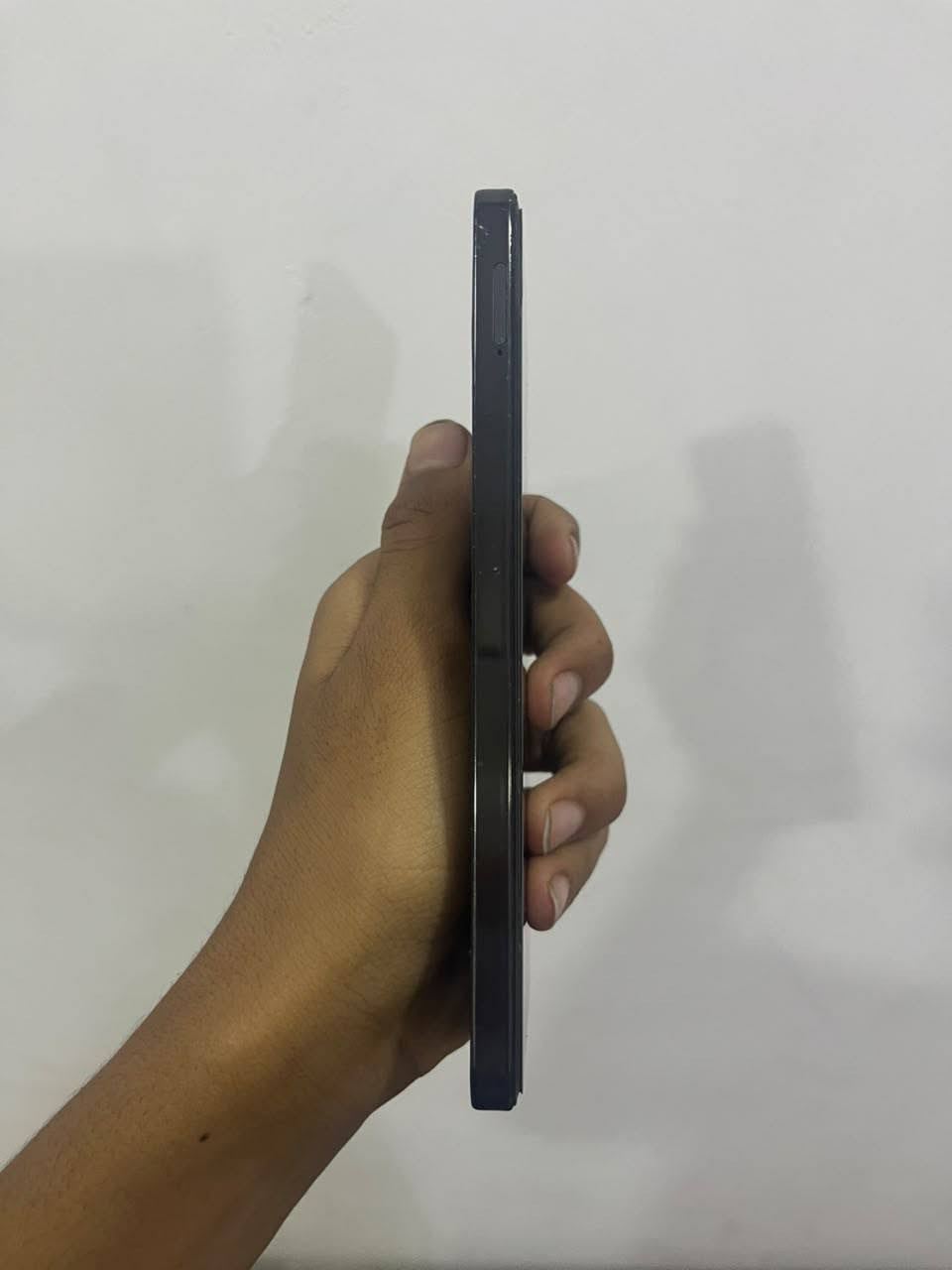 📱 تكنو كامون 20 برو 5جي (Tecno Camon 20 Pro 5G) للبيع - يدعم 90 فريم ببجي.التفاصيل:المعالج والـ فريمات: يشغل ببجي 90 فريم بسلاسة تامة وبدون حماوة.النظافة: الجهاز نظيف جداً من الداخل والخارج، شغال 100% ولا توجد به أي مشاكل تقنية.الملاحظة: توجد شطبة (كسر بسيط جداً) في الجام الخارجي للطرف العلوي/السفلي، اللمس والألوان شغالين طبيعي جداً وبدون أي تبقيع أو خطوط، والكسر لا يؤثر على اللعب أبداً.الملحقات: (بدون ملحقات فقط جهاز ).السعر: 185.000دينار (قابل للمناقشة البسيطة).الموقع: [مكاني كربلاء].للتواصل: [*********** أو اطلب مراسلة الخاص].💡
