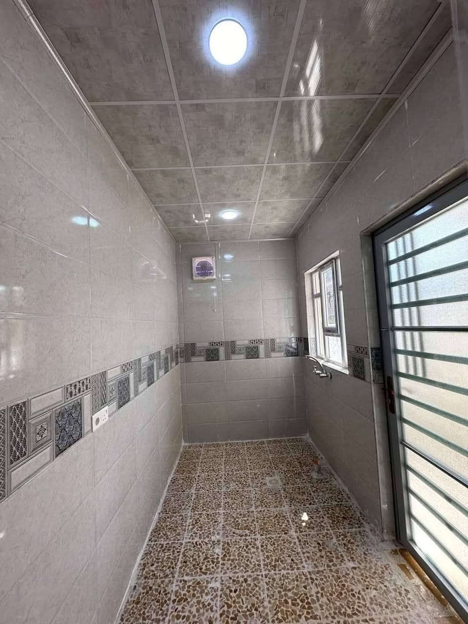 للبيع للبيع للبيع للبيع للبيع
دار استثماري 
بسعر مناسب مؤجر حاليا ب ٤٠٠ الف شهريا 
دار سكني سند طابو في حي البكر كركولي
 مقابل جامع طه
المساحة ١٠٠م طابقين بناء حديث تسليم فوري
 اتجاه شروق تام على شارع ١٥م
ط١ غرفة نوم وهول واستقبال ومطبخ وصحيات وكراج
ط٢ غرفتين نوم وهول وصحيات
السعر ١٠٥ مليون
للإستفسار الاتصال
***********
***********
مراجعة مكتب البلديات للعقار في حي المشراق فرع مطعم طماطة بلمدخل الرئيسي
