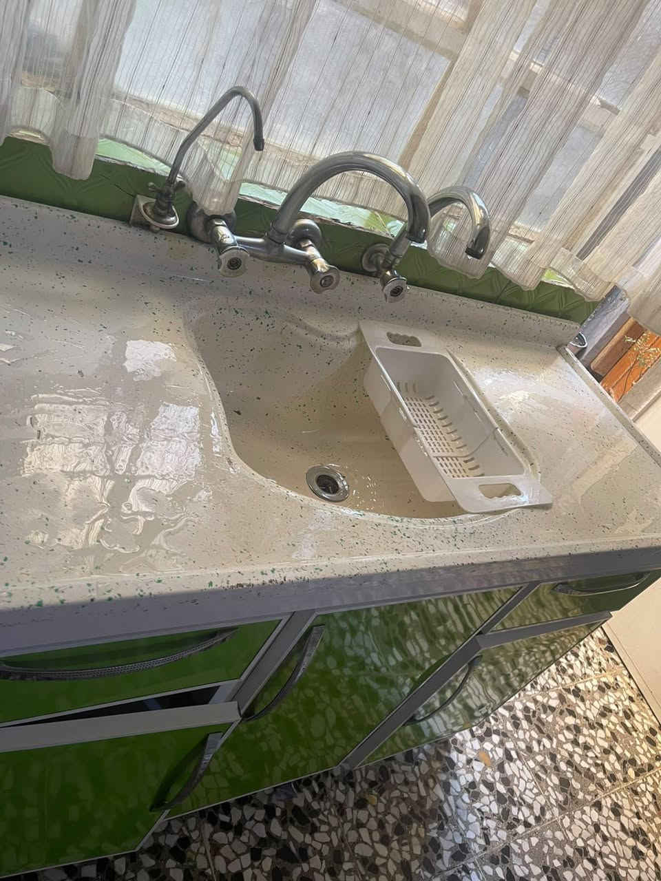 السلام عليكم كاونتر للبيع ٣ قطع نظيف كلش اخو جديد موضح بصور حته داخله السعر ٢٥٠ وبي مجال بسيط للاستفسار لاتصال على الرقم *********** ممنوع دخول خاص رجاءآ
