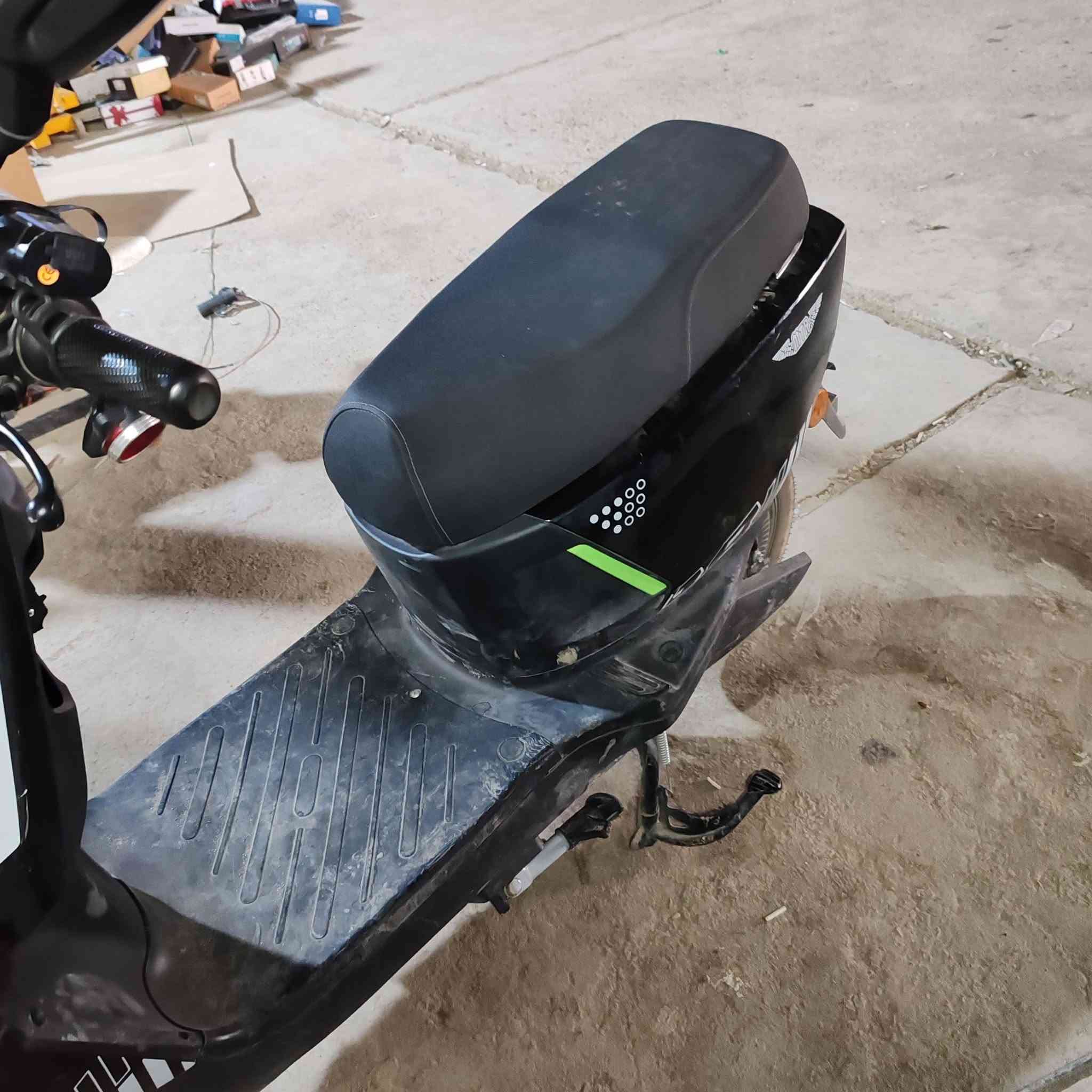 للبيع سكوتر كهربائي رياضي قوي 72V 🔥عنواني حسينية الراشدية🛵 المواصفات:
⚡ بطارية ليثيوم 72V 40Ah
🔥 ملف/موتور 2000W
🏎️ 3 سرعات:
السرعة الأولى: 36 كم/س
السرعة الثانية: 50 كم/س
السرعة الثالثة: 65 كم/س
🔋 مدى يوصل إلى 100 كم حسب الاستخدام
🔌 شاحن 6A قوي وسريع
💡 إنارة LED
🪞 مرايات رياضية
🔊 سماعة بلوتوث عالي
🔌منفذ USP عدد 2
📱 حامل موبايل
🖤 اللون أسود مع أخضر
✨ شكل رياضي وفخم
💥 72V | 40Ah | 2000W |  | مدى 100 كم |  شاحن6A
💰 السعر: _900_ 📞 للتواصل: _***********_
للجادين فقط، والسكوتر جاهز للفحص والتجربة.
