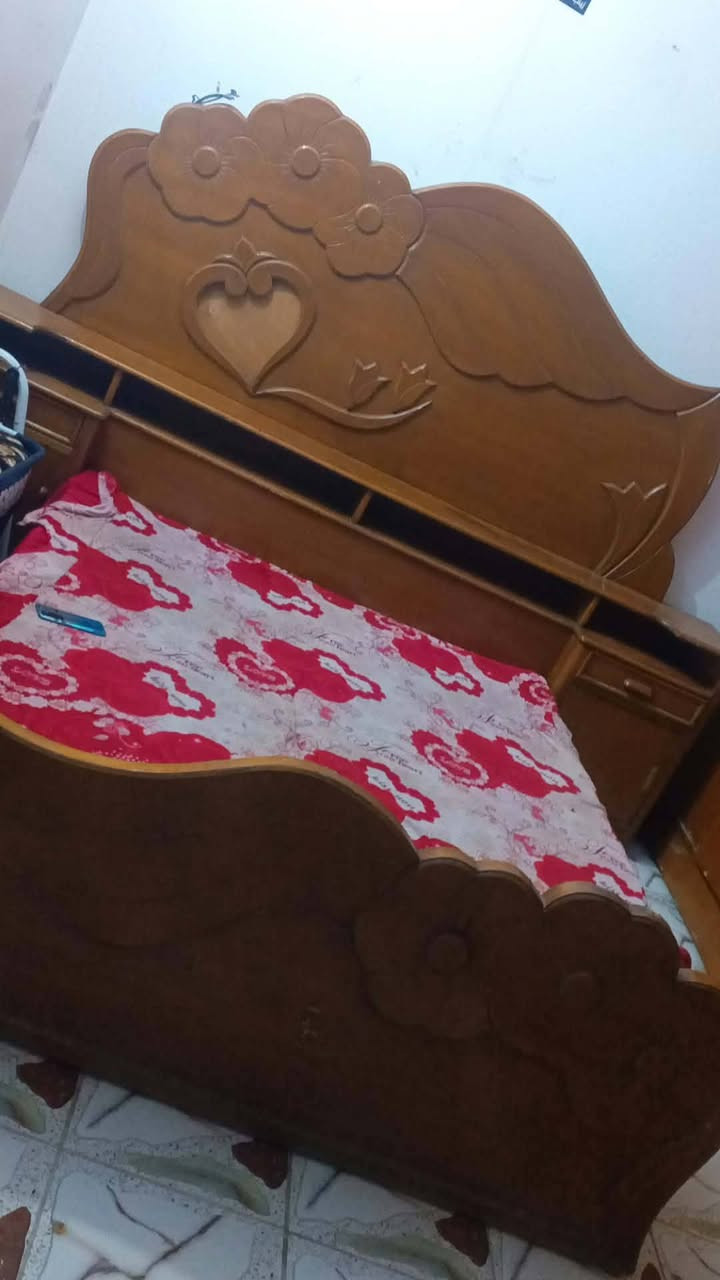 للبيع غرفه نوم تسكام ب250بيه مجال مكان حله ورديه خارج ***********
