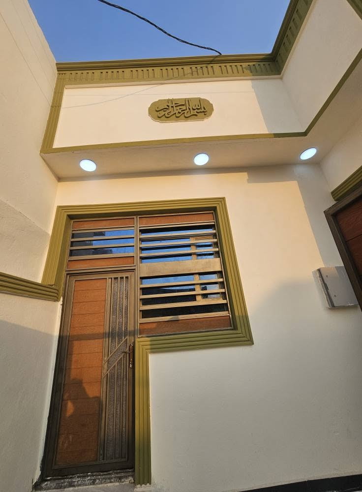 🏡 بيتان للبيع – بناء حديث 🏡
📍 الموقع: البصرة – أبي الخصيب – حمدان 
🔹 المساحة: 150م² لكل بيت. سعر كل بيت 85وقابل للتفاوض 
🔹 الطابو: زراعي عراقي.
🔹 محتويات كل بيت:
غرفتا نوم
صالة
مطبخ
ديوانية
صحيات
كراج
✅ بناء حديث وجاهز للسكن، في منطقة هادئة وقريبة من الخدمات.
📞 للاستفسار والاتصال:
*********** البصرة, العراق
