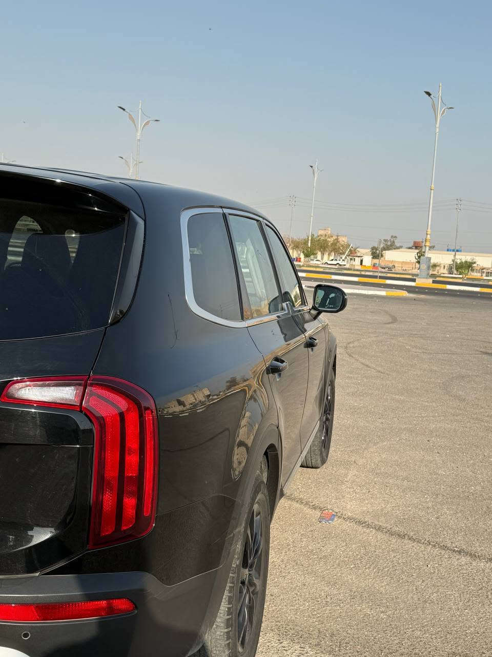 كيا تيلورايد 2022 LX للبيع 🚙
🔹 الفئة: LX
🔹 الممشى: فقط 28 ألف ميل
🔹 المحرك: V6 سعة 3.8 لتر
🔹 القوة: 291 حصان
🔹 القير: أوتوماتيك 8 سرعات
🔹 الدفع: AWD دفع رباعي
🔹 عدد الركاب: 8 ركاب

المواصفات:
• شاشة وسطية
• Apple CarPlay
• Android Auto
• كاميرا خلفية
• حساسات خلفية
• مثبت سرعة
• إضاءة LED
• مساحة داخلية واسعة

✅ السيارة بحالة ممتازة

🇺🇸 السيارة مستوردة على أساس كلين
📸 الصور مال أمريكا مرفقة، وتبين بيها كلير 4 قطع بالجانب الأيمن، كلير فقط.

💰 السعر: ٢٢٥$

📍 العنوان: كربلاء
📞 ***********
