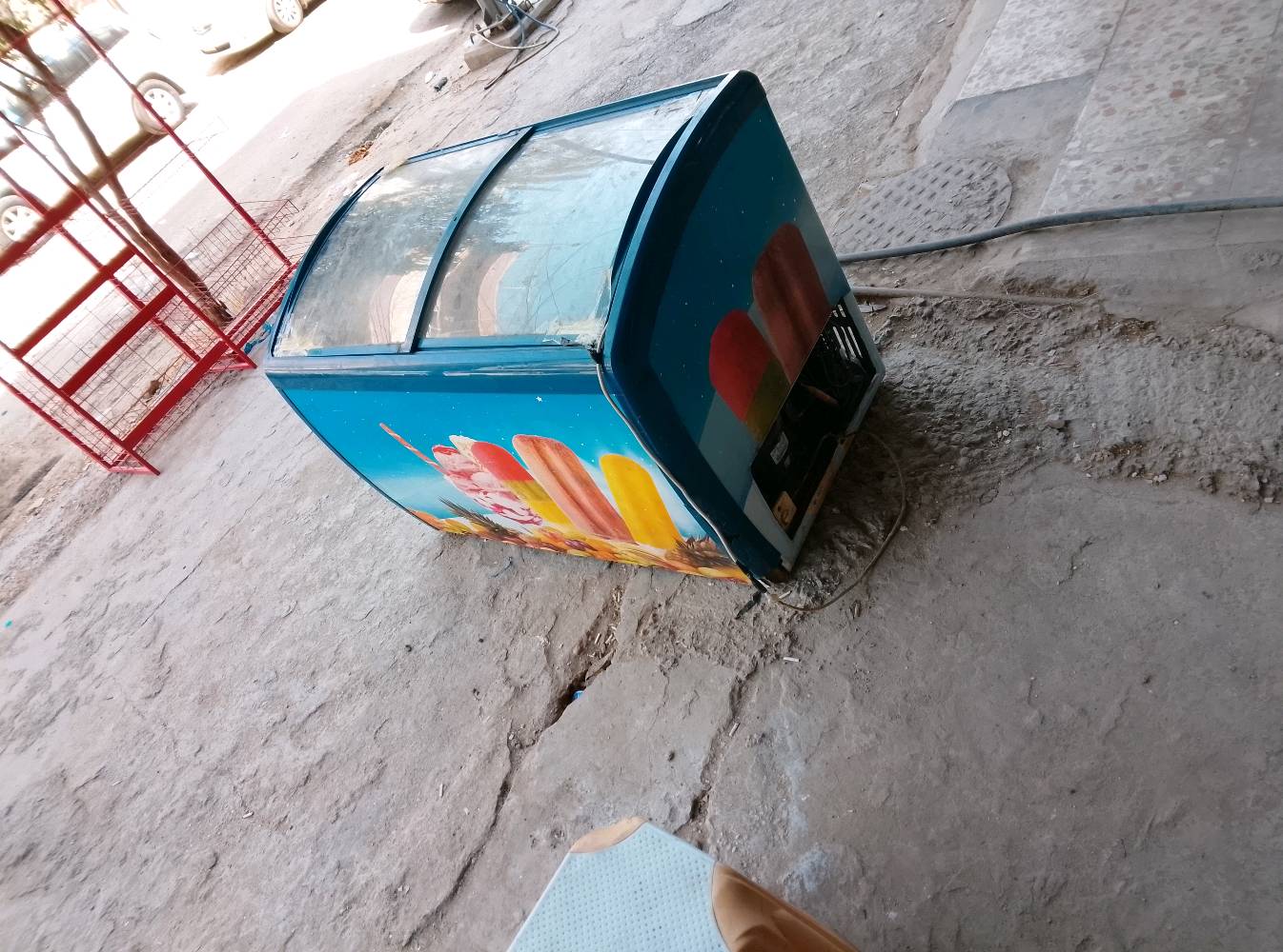 ثلاجة • للبيع