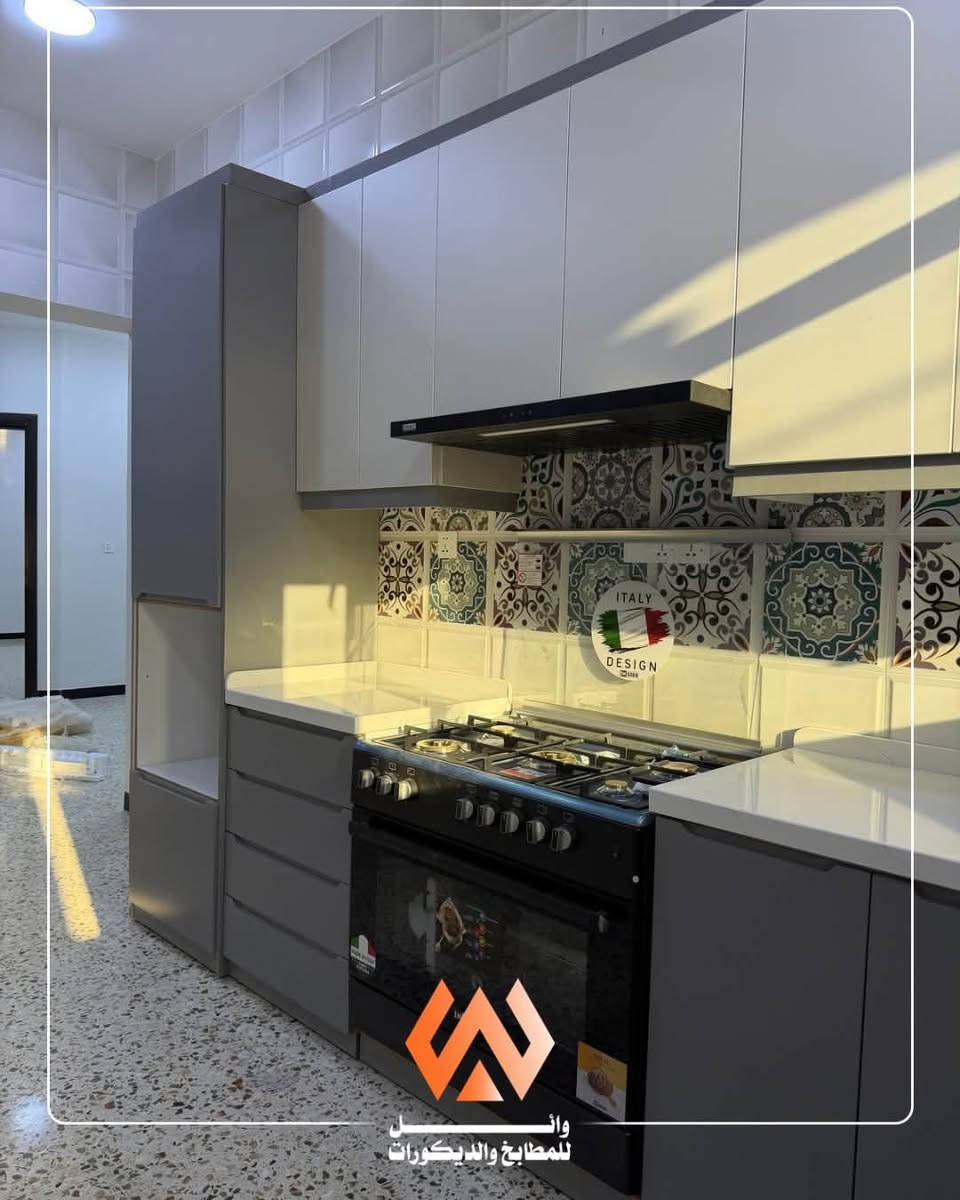 تصميم عملي… وأناقة تدوم ✨
مطبخ بتصميم L يجمع بين البساطة والعملية، بألوان الأبيض والرمادي وتوزيع مدروس للخزائن والمساحات.

🔹 خزائن علوية بتصميم عصري وأبواب انسيابية.
🔹 خزائن سفلية باللون الرمادي مع أدراج عملية.
🔹 سطح عمل أبيض يمنح المطبخ مظهراً نظيفاً ومشرقاً.
🔹 تخصيص مساحة متكاملة للفرن والشفاط والأجهزة.
🔹 استغلال عملي للزوايا والمساحات بما يحقق أكبر قدر من التخزين.

تصميم وتنفيذ يُفصّل على احتياجك ومساحة منزلك.
📞 للتصميم والتنفيذ والاستفسار:
***********
***********

📍 الأنبار – الفلوجة، حي الجمهورية، قرب معمل إسفنج الفلوجة

#وائل_للمطابخ_والديكورات #تصميم #تصميم_مطابخ_حديثه #مطابخ
