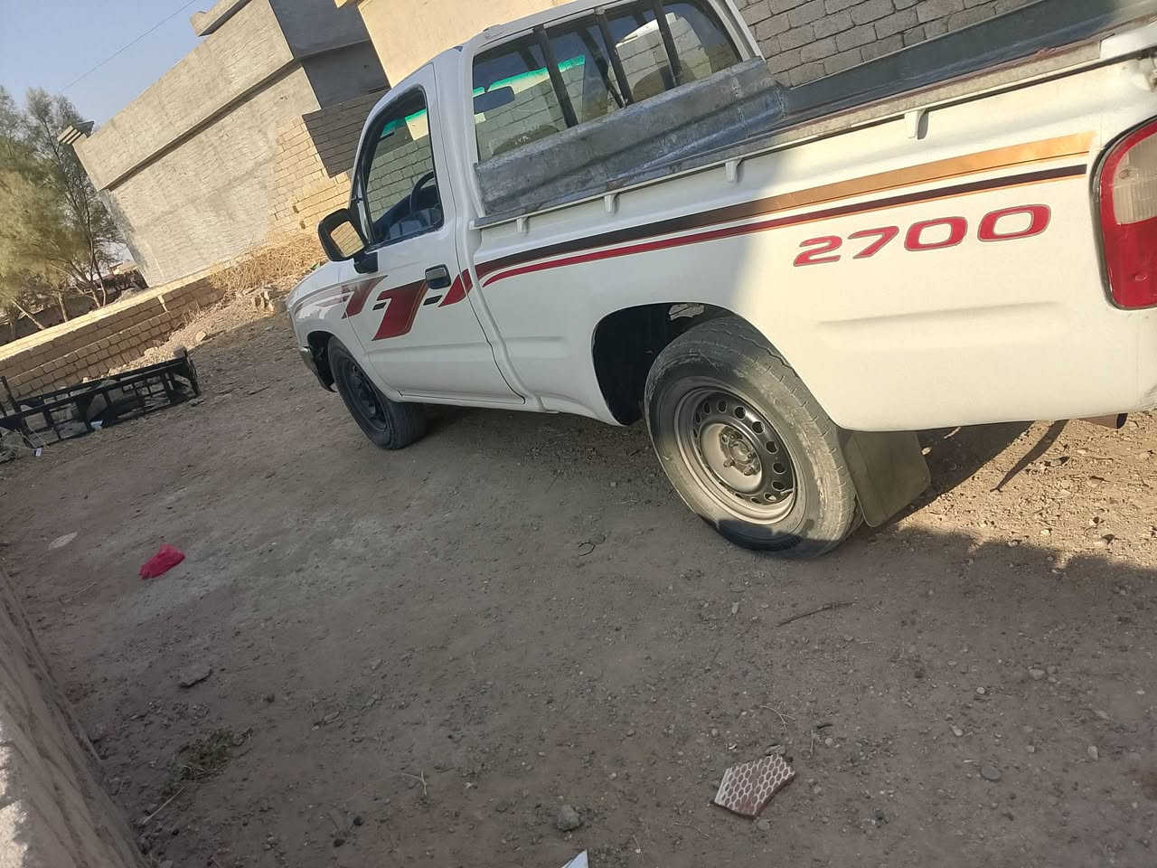 سلام عليكم بيكم للبيع موديل 2000سيره حاربارد رقم انبار المني مكان السياره بيجي ***********
