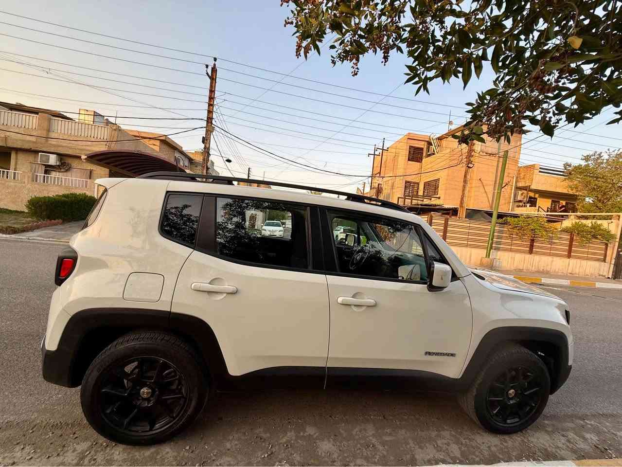 السلام عليكم 
للبيع جيب رنكيد 2019 
لون ابيض🤍
رقم بغداد هزه لوحات جدد تحويل مباشر
فول مواصفات عدا الفتحه 
محرك 2400 
منضومه تبريد جديدة
شاشه لمس تحكم جهتين 
لايت زنون كهربائيات كله شغال 
صبغ قطعتين بنيد / وشبرين من الجاملغ 
صور الضرر موجوده 
مكان السياره بغداد
السعر 118 بي مجال  

بيع فقط بيع فقط 

*********** بغداد, العراق
