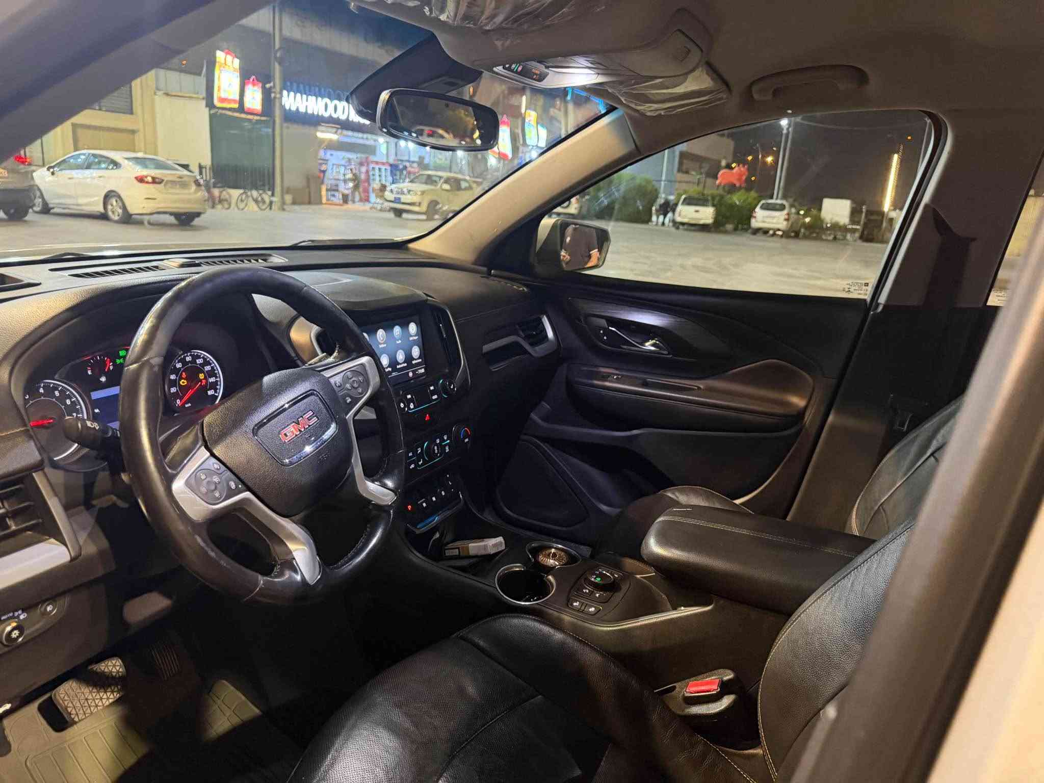 GMC TERRAIN 2021
سەیارەکە ٢ پارچەی هەیە 
لای سەکن تۆزێک هەیتی بێ شانسی 
ئێڕباگ سوکان و شان سیستەم 
سەیارەکە قەپات مواسەفاتە 
کوشین جلد و سارد و گەرم 
دەبڵ ئەکسل و ڕادار و بەردی گزۆز هەمووی بەشەرت 
گێڕ و مەکینە و کارەباییات هەمووی بە شەرت 
ڕەقەم و سەنەوی نوێیە 
سعری ١٣٠ وەرەقە و مەجالەکی کەم 
*********** أربيل, العراق
