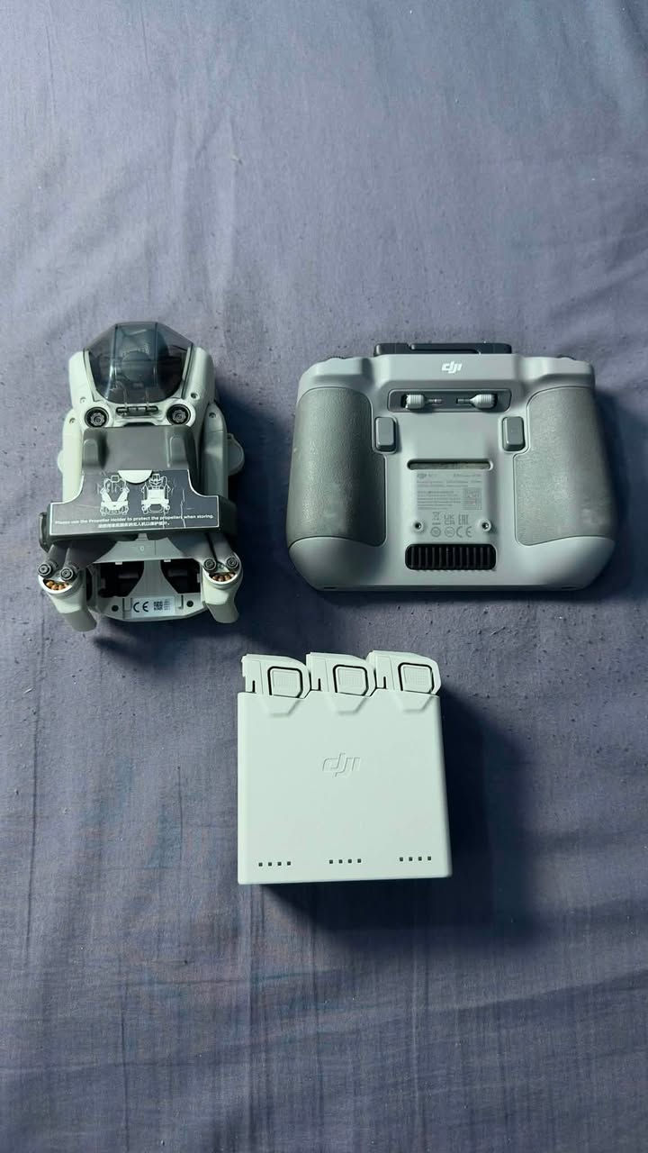 السلام عليكم

ميني 4 برو كومبو // mini 4 pro combo

-الدرون مستخدمة نظافتها (90-95)
-استخدام شخصي
-نظيفة وغير مصحلة
-وغير داخلة صيانة
-ملحقاتها كاملة مثل ما موجودة بالصور

•سعرها تفضل خاص وتدلل

*********** واتساب
