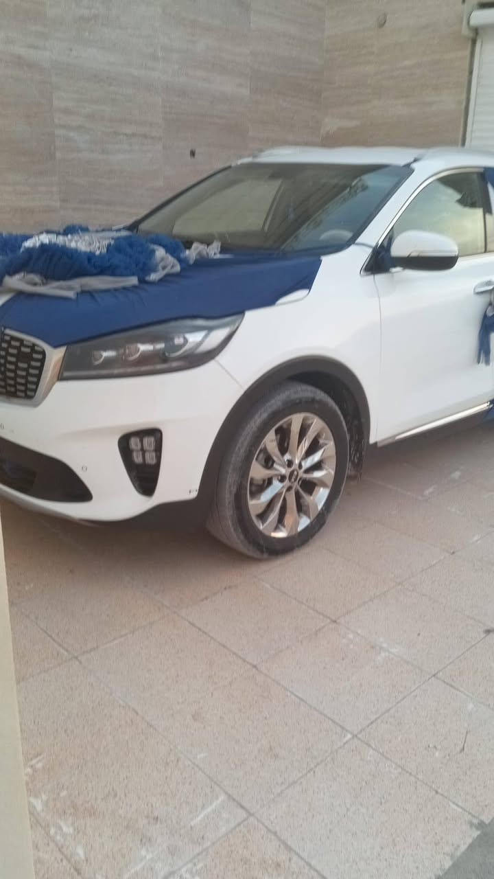 سورنتو 2019 خليجي ماشيه 200
رقم بصرة الدولي مكان السيارة بصرة
بيها بارد بنيد والباب الوسط عكس السايق وصبعين بالداير مال الجاملق 
6 سلندر 7راكب قمارة حديد 
***********
