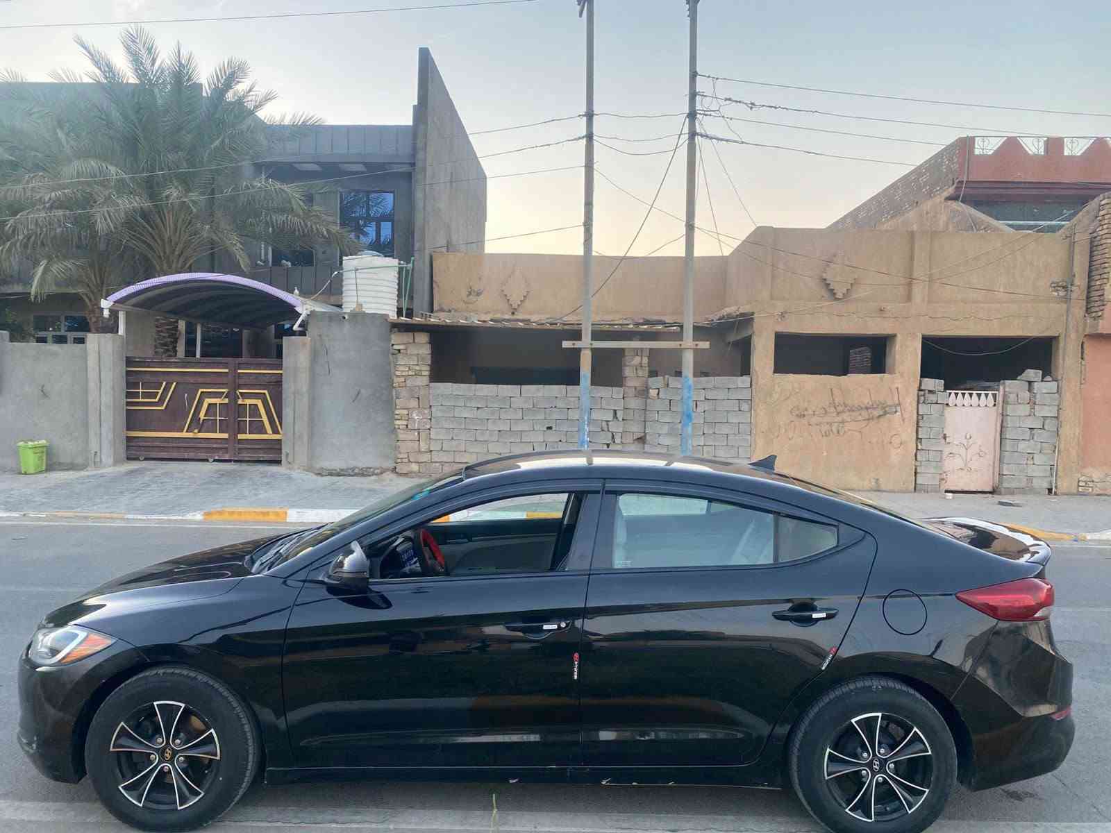السلام عليكم
النترا 2018 وارد امريكي لون اسود ميتاليك 
بجم كبس سيارة ليبل واحد 
رقم بغداد تحويل مباشر بيها صبغ نصف باب الصدر الأمامي وهلال الجاملغ الخلفي صور الحادث والسونار مرفقات بالمنشور 
محرك 2000 دوش مواصفات SE معروفة شاشة 3 أنظمة قيادة شاشة كبيرة كامرة تحكمات استيرن جهتين 
السعر 105 وبيها مجال بسيط 
مكاني ديالى 
***********
