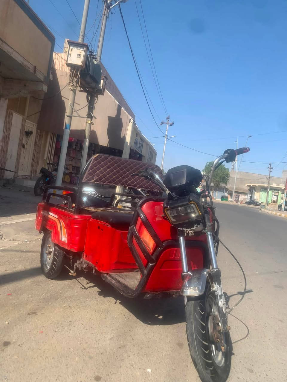 سلام عليكم طرطوره شحن لبيع بطاريات على فحص العنوان هيت مقابل قائم مقاميه
 بصف مجمع القلعه سعر الطرطور 400وبي مجال  رقم موبايل ***********
