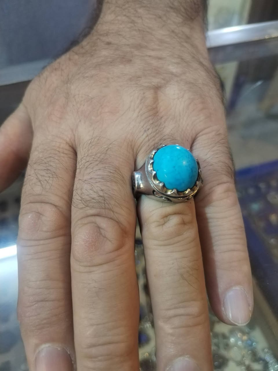 عشاق الفخامة والأحجار الأصيلة 👑​نعرض لكم قطعة من الطراز الثقيل!محابس فيروز أصلي بحجر نقي ولون زاهي يسرّ الناظرين 💎✨
الحجر: فيروز طبيعي أصلي لون سماء صافي (دمغان) 

​الصياغة: صياغة فضة ثقيلة تايلندي عيار 925

​شامل التوصيل

قياس الخاتم:27

تواصل ***********
سعر 100شامل التوصيل كل محافظات العراق
