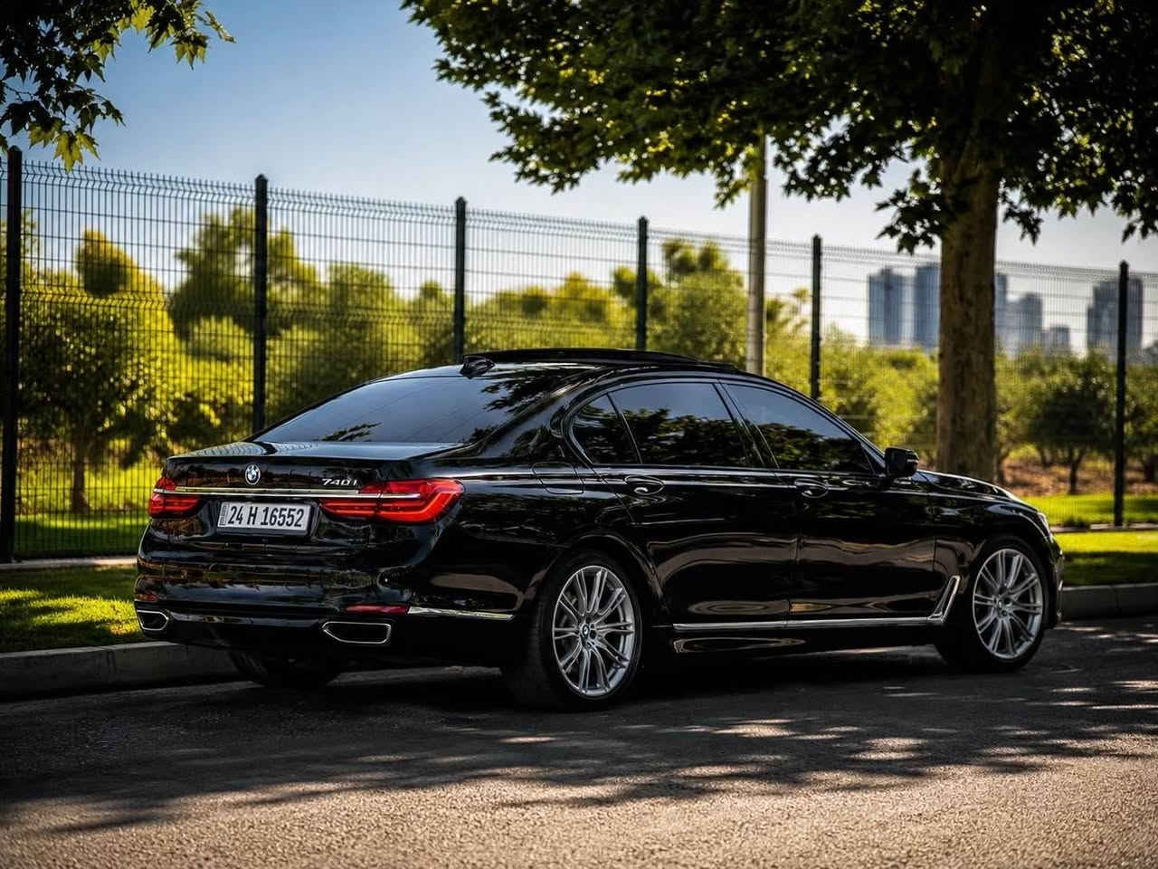 BMW 740i  
سعر 265$$
2019
Clin taytl
فول فول مواسةفات 
هةتا
جةگ 
سماعةي هارمان كاردون
دةرگا شةفط ١/١ 
وارد كةنةدي 
سةنةوي هةزة و رةقةم هةموو شتيك نويية
تحويل وكالة بةشةرت
گير و مكينة و اكسل بةشةرت 
سةيارةكة نمونةية لة جواني 
رةنگي رةش قةتران 
كاربؤن كيت 
١٦٨ هةزار روشتوة 
٣ جئي تةعديلي هةية 
شوين هةولير 
***********
عربي
٢٦٥$
سلام عليكم BMW740LI
فول فول قبات مواصفات 
حتا دبل هوايي جگ 
باب شفط و سماعة هرمان كاردون
١/١  
سيارة وارد كندي 
بدون سبغ كفالة
بيها ٣ مكان تعديل 
تحويل وكالة نفس اليوم
كير محرك اكسل كلة جديد   
سنوية هزة رقم كلة جديد 
مكاني اربيل 
رقم ***********
خابرني تدلل أربيل, العراق

