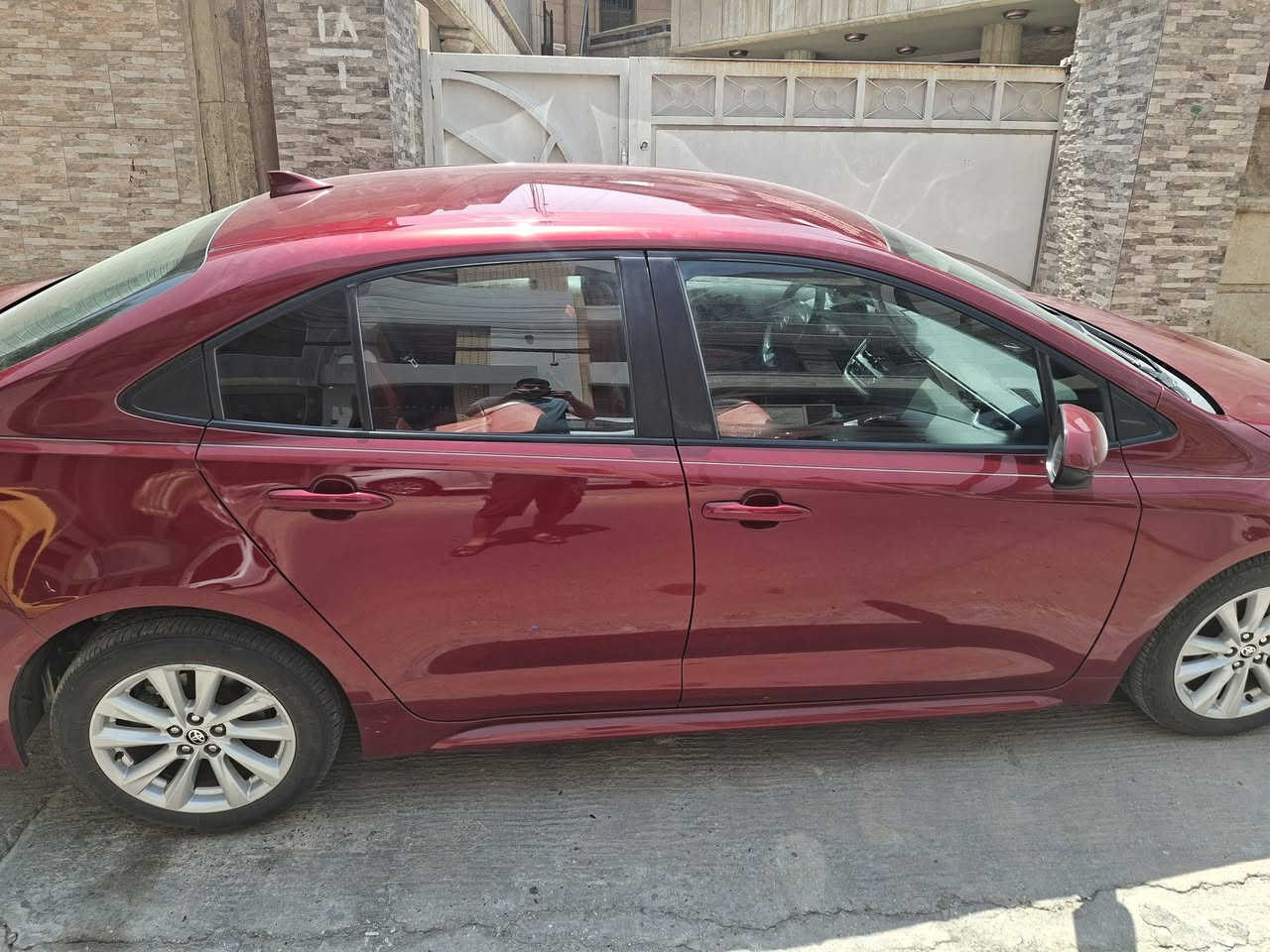 كورولا ٢٠٢٤ le محسن للبيع فقط
مواصفات بصمه ورادارات امامي جانبي بالمري و ويل كب وكشنات جلد 
فحص وهزه جديد وجاهزه للتحويل 
رقم اربيل باسمي حادثه موضح بالصور 
البنيد بي بارد وبين الباب وجاملغ pdr خفيف 
بدون صبغ كل قطع السياره بلاديه 
محرك ٢٠٠٠
بدون ايرباك 
ماشيه ٢٠ الف 
جاهزه بدون اي نقص 
مكانه بغداد الاعظميه  
***********
