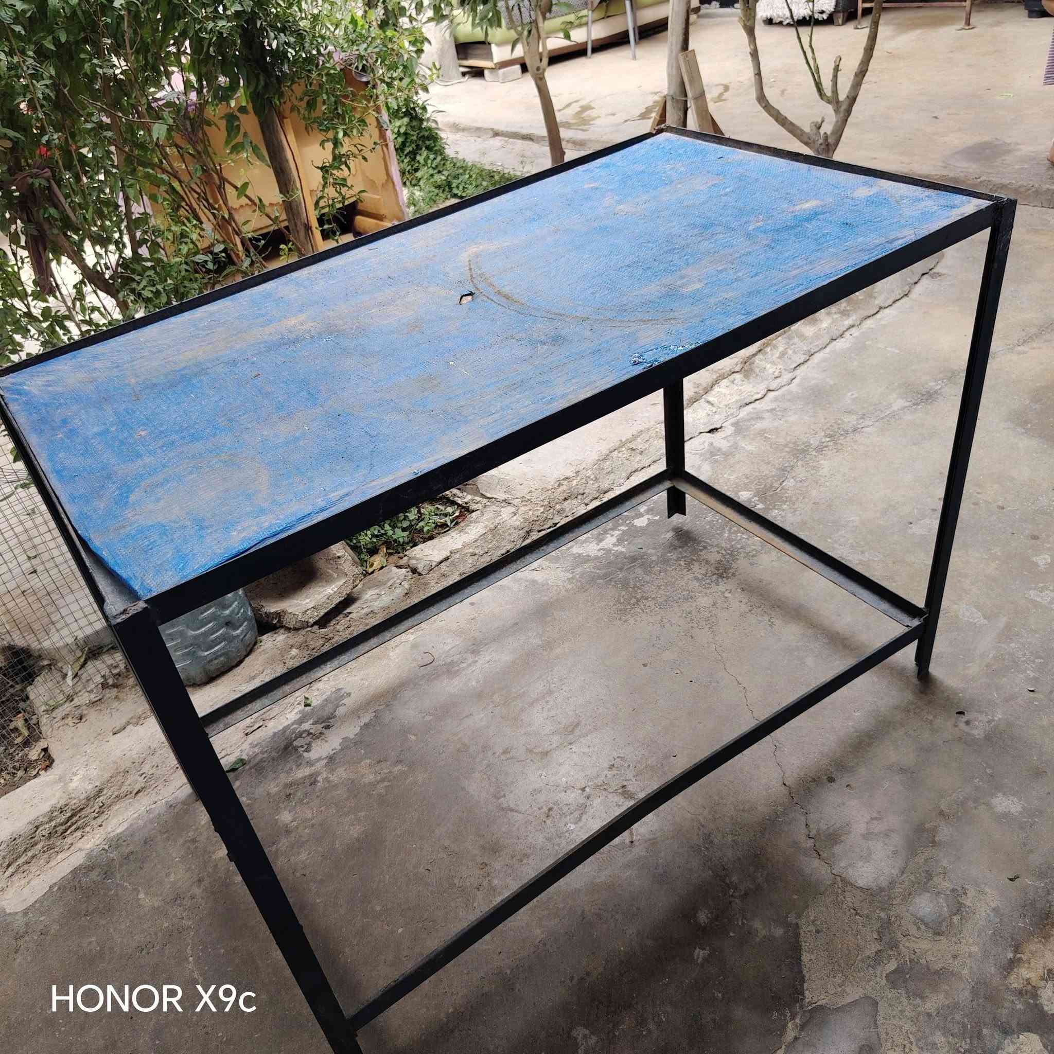 ميز تكمه • درجة أولى • HONOR X9c