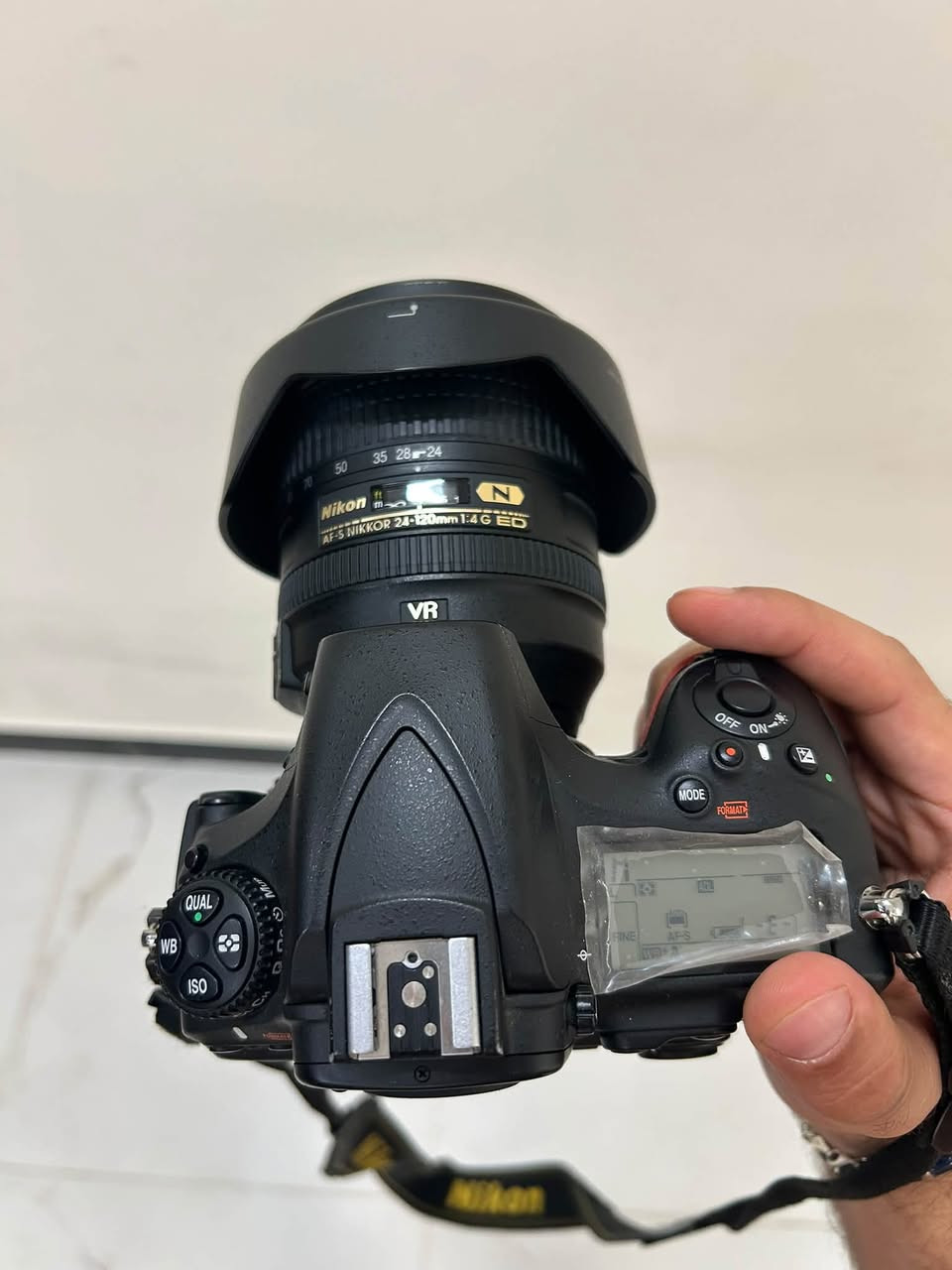 نيكون D810 • عدسة 24-120 • كامل الملحقات