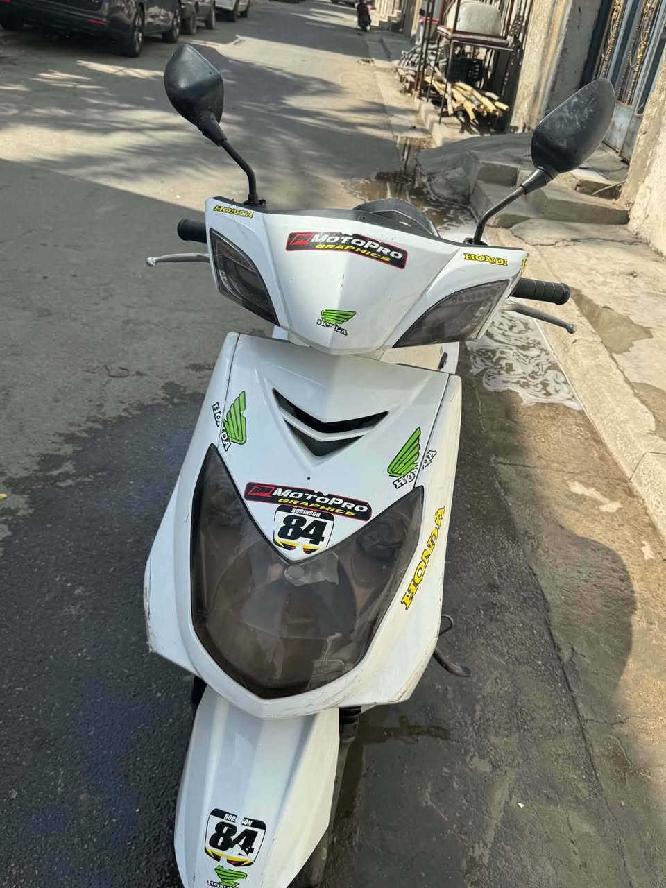 للبيع دراجة سكنس فحل 🏍️🔥
دراجة سكنس فحل، لون أبيض.
بيها بعض آثار الاستعمال والخدوش، والكرسي يحتاج تنجيد، وكلشي واضح بالصور.
💰 السعر: 400 ألف دينار
💵 بيها مجال للجاد فقط
📍 بغداد
🔍 الفحص والتجربة للجادين فقط.
📞 للاستفسار الاتصال على هذه الأرقام:
***********
***********
