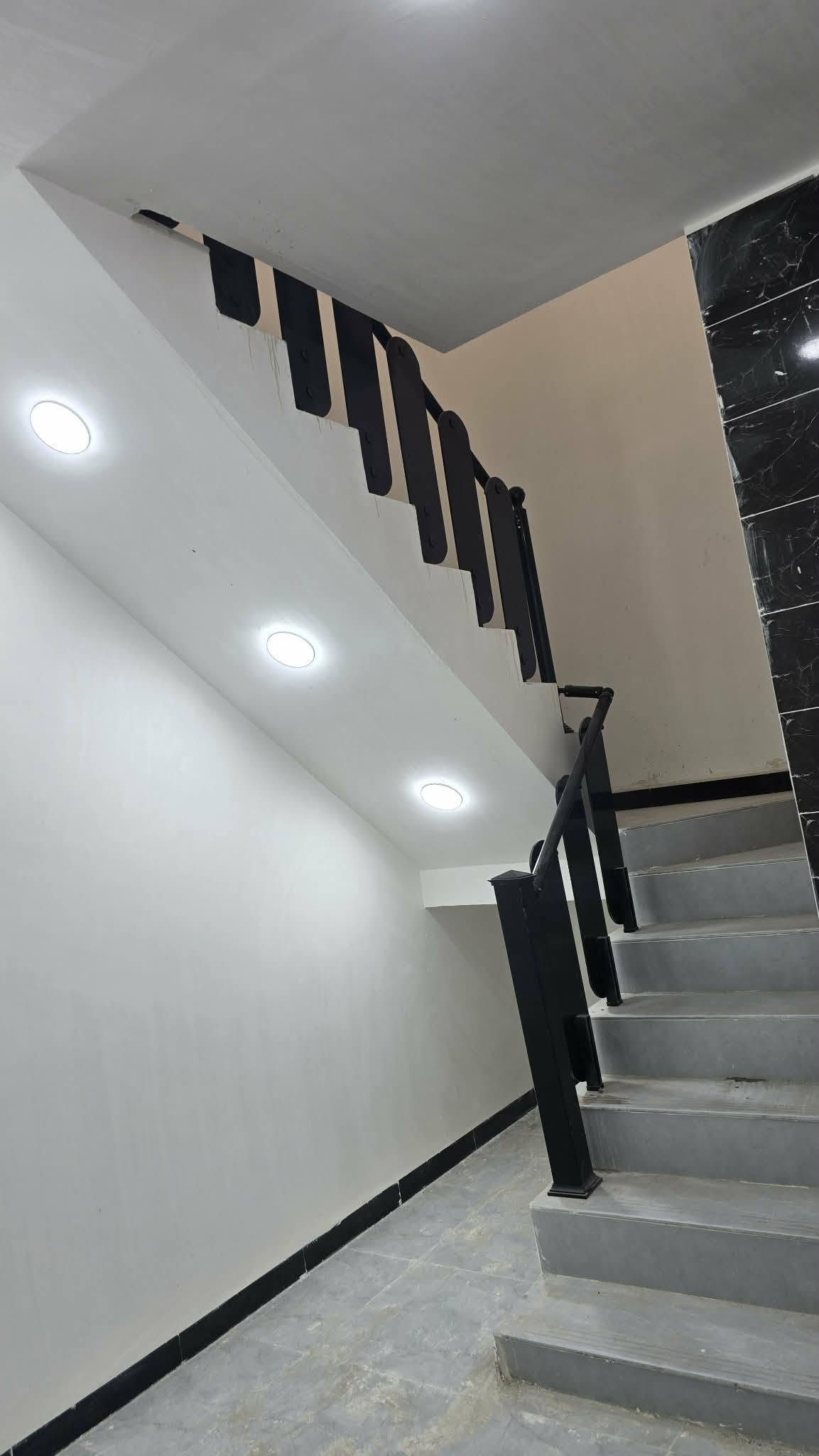 🏡 2 بيوت للبيع_بناء حديث
الديوانية / مجمع توحيد العفلوكي طريق السنيه السياحي وره سكة القطار شارع المركز ب البداية بعد 50 متر عن الشارع . 
🔸طابو زراعي سند 25  . 
المساحة 135م² – طابق واحد
🔹 2 غرفه نوم + استقبال + صالة
🔹 3 صحيات
🔹 مطبخ
🔻 ملاحظة : لا نعمل بالاقساط 
📞 للاستفسار: مراسلة الصفحة او 
الاتصال على[***********]
