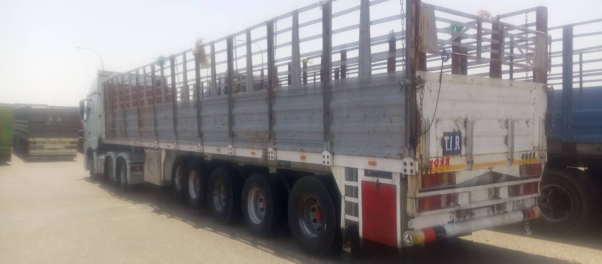 للبيع عربانه حداديه شاصي 16 خمس محاور تخم تاير مكفوله كفاله عامه السعر 145 وبيها مجال الاستفسار ***********
