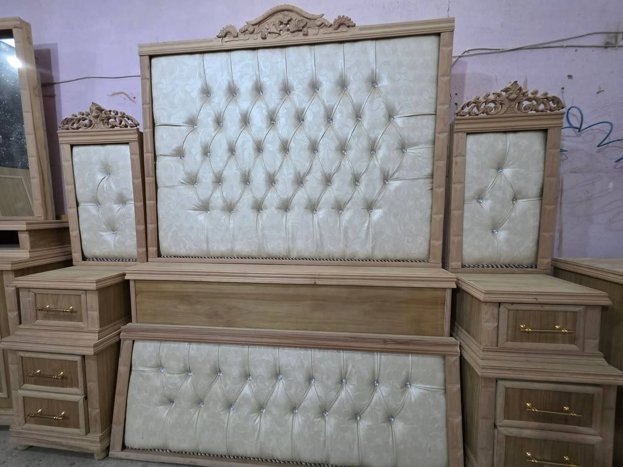 غرفة نوم صاج جديده 
خمس بواب 🚪 ملحق 
عدد القطع. 7. 
السعر. مليون.و ٤٠٠
للاستفسار. ***********
               ***********
