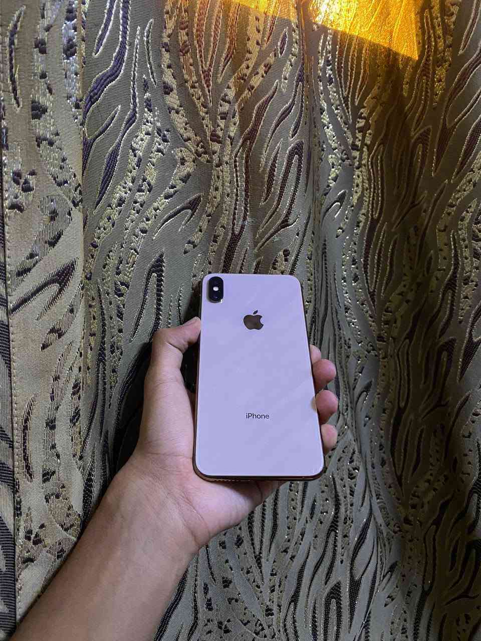 للبيع فقط ايفون Xs Max 
الجهاز فول نضافه 
مبدل شاشه فقط وفيس ايدي متوقف 
ذاكره 64 
بطاريه 80 بلادي 
سعر 170 
شراي اتصل او واتساب ***********
