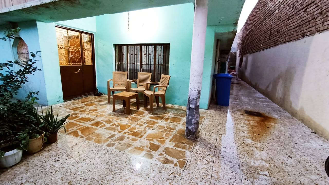 بيت للبيع في الفلوجة
حي الاندلس خلف اسواق الخزرجي
المساحة : 233 م سند واقع الحال 240 م
الواجهة : 12 م 
النزال : 20 م
الشارع : 8 م
طابقين 
مكون من خمس غرف نوم 
صالتين 
استقبال 
مطبخ 
كراج 
حديقة 
نوع الملك : طابو صرف سند 
بإسم شخص واحد
السعر: 135  مليون وبي مجال
للاستفسار خاص موجود واتساب ***********
