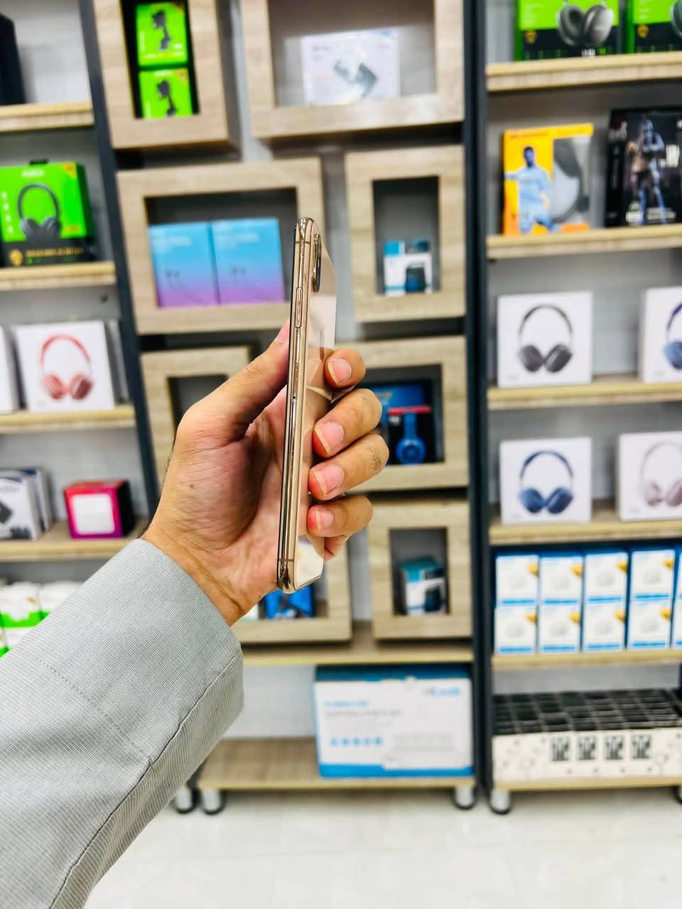 ايفون اكس اس ماكس 256 بطاريه 100 بسعر 310
الجهاز نضافة 100/100 وشرط فحص وضمان 
📍العنوان تكريت شارع زهور مقابيل مجمع كنزا مجاور كوين مركز ماي فون لجوال ☎️ هاتف ***********
