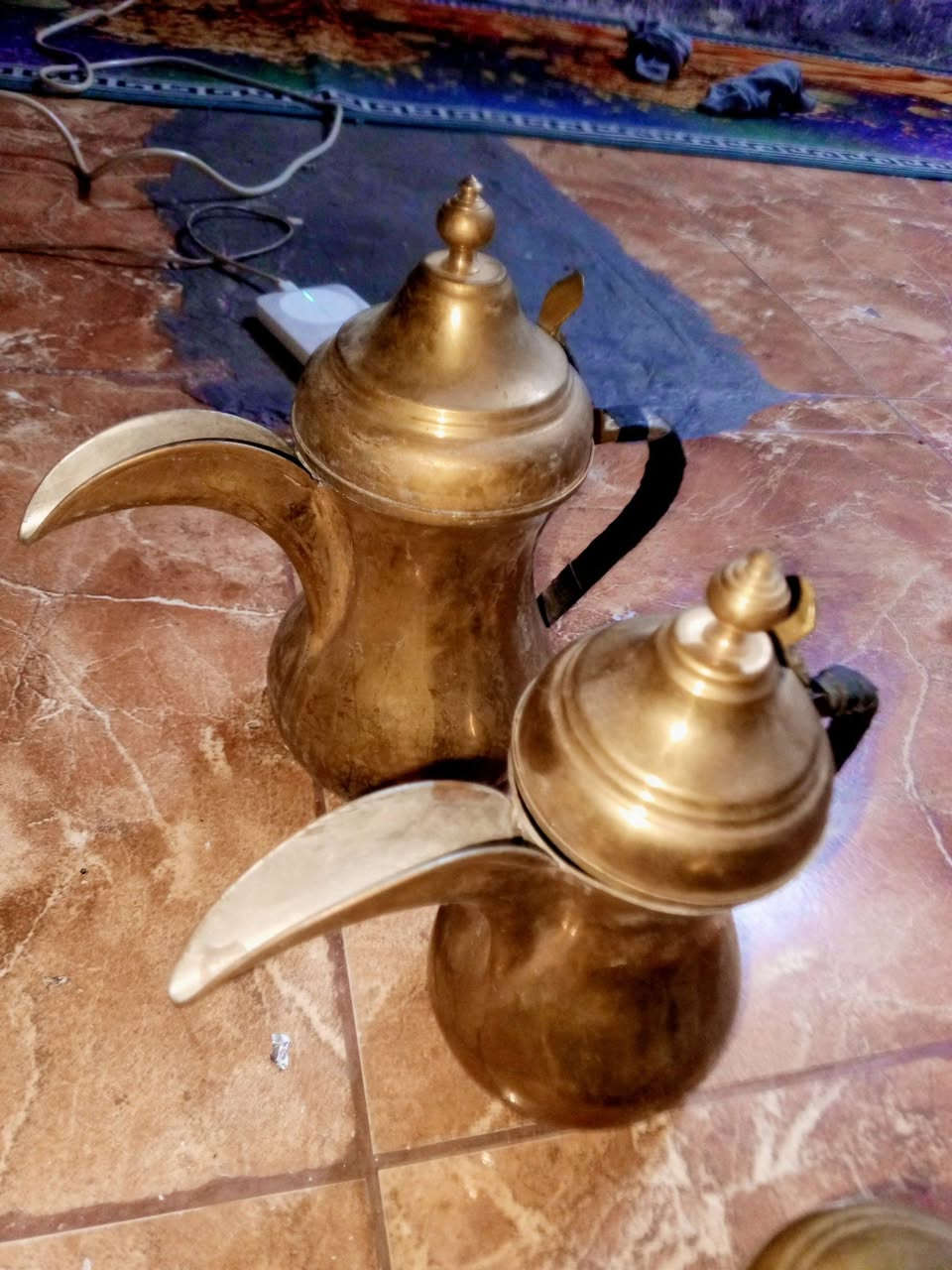 سيت دلال نحاس ثلاث قطع صب قديم ونضاف و وزن ثقيل 
للاستفسار التواصل ع الرقم ***********
