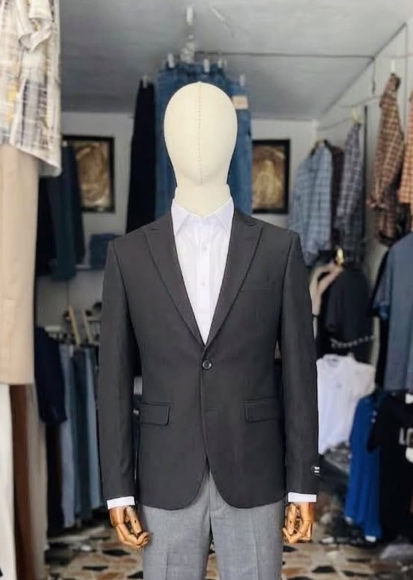 ستر رجالي سليم فت المتوفر: 4 ألوان مميزة .
السعر: 18,000 دينار فقط!
 
الموقع: أزياء الأخوين - الرفاعي، شارع الذهب
 
للتواصل والواتساب: ***********
