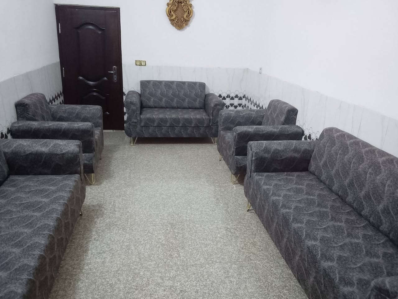تخم • ١٠ مقعد • نظيف